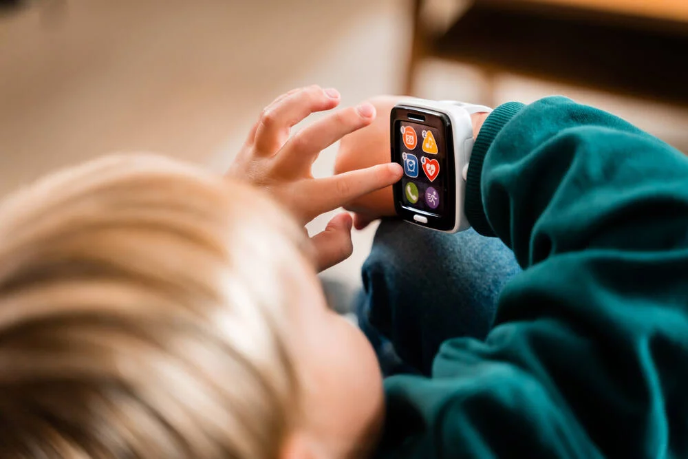 MON TELEPHONE ET SA MONTRE FITNESS