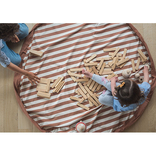 play&go speelkleed en opbergzak noomad - stripes brown
