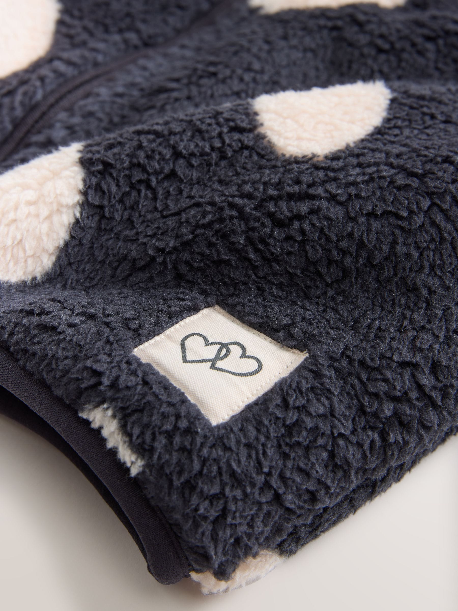 Zwart met hartjesprint - Fleece met ritssluiting (3mnd-7jr)