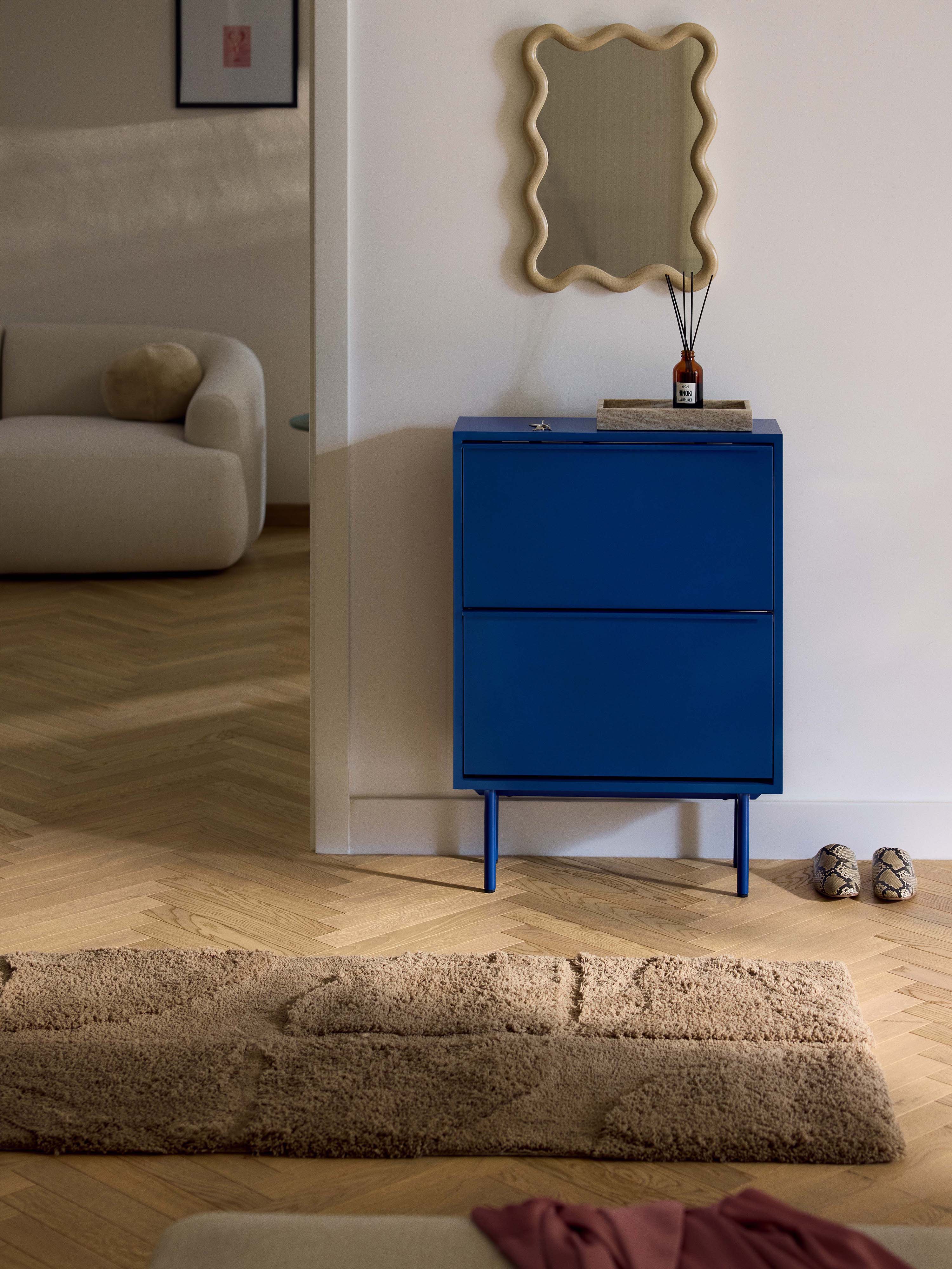 Houten schoenenkast Elona met opvouwbare planken