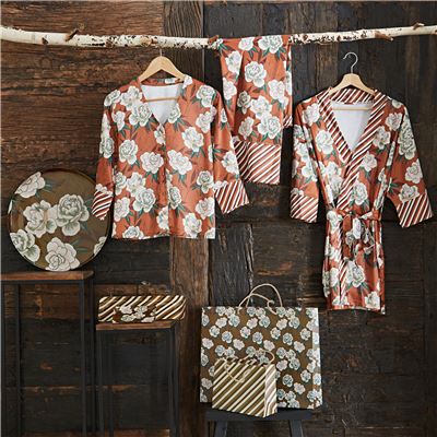 Kimono femme satin motif fleurs japonaises