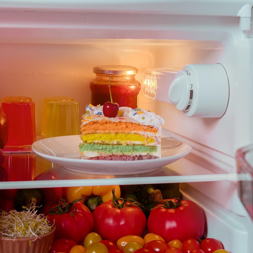 Cecotec Mini Frigo Bolero CoolMarket TT Origin 45 Rouge. Réfrigérateur de Table Rétro 45L, 55 cm de Haut, 44,7 cm de Large, Classe Énergétique E, Bac à Glaçons et Poignée Chromée, Rouge