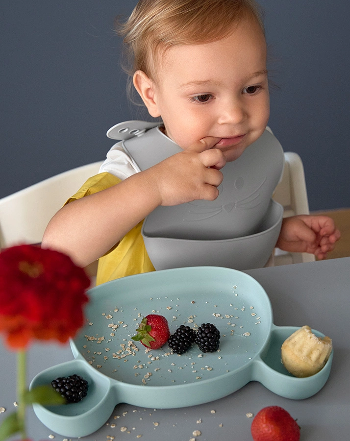 Silikon-Lätzchen LITTLE CHUMS – MOUSE mit Auffangschale in grau