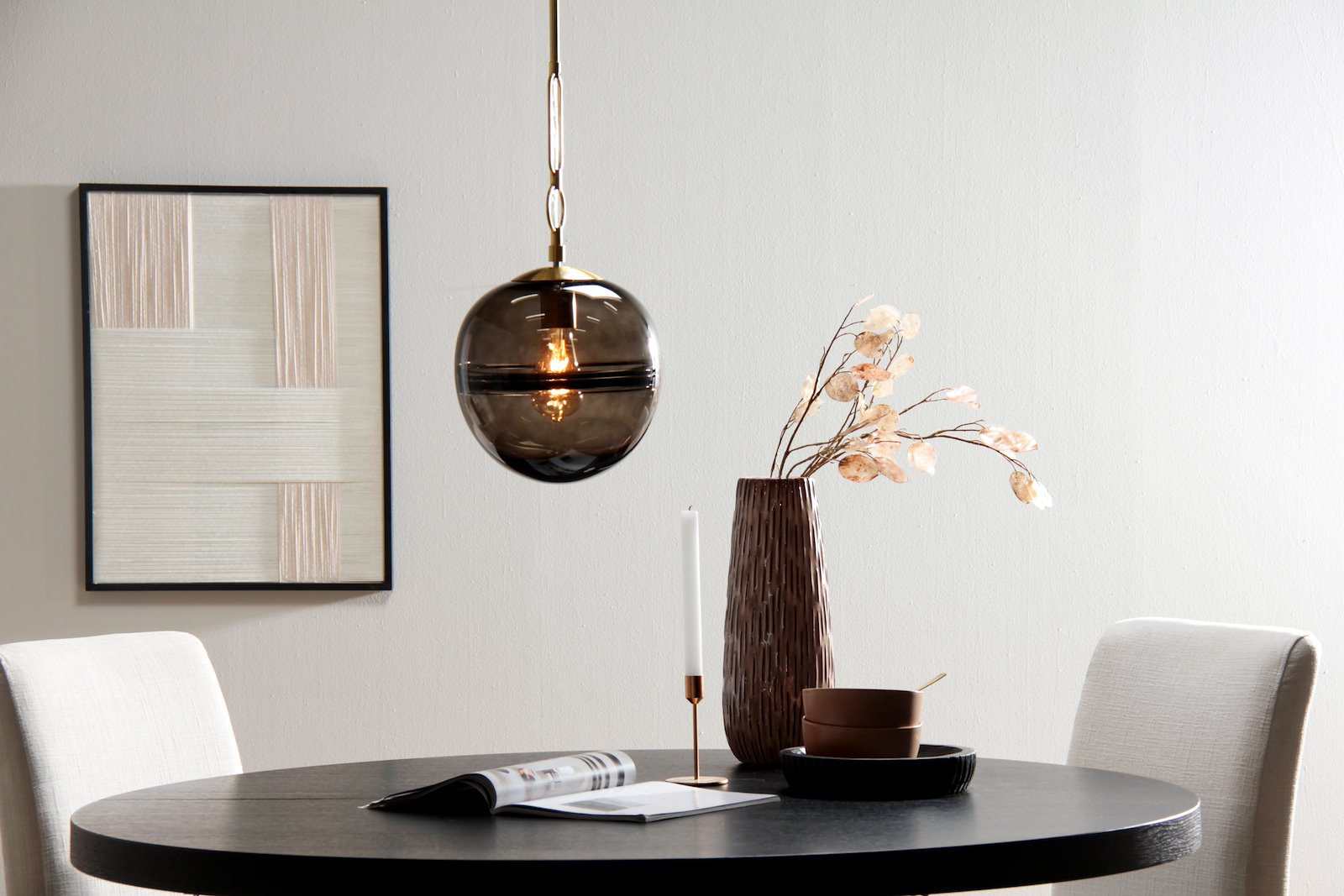 Samira taklampe Håndlaget sotet glass med gulldetaljet. Ø25cm