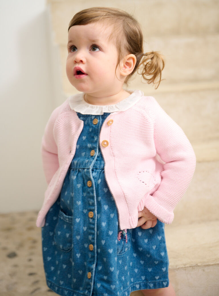 Cardigan rose en tricot pour bébé fille
