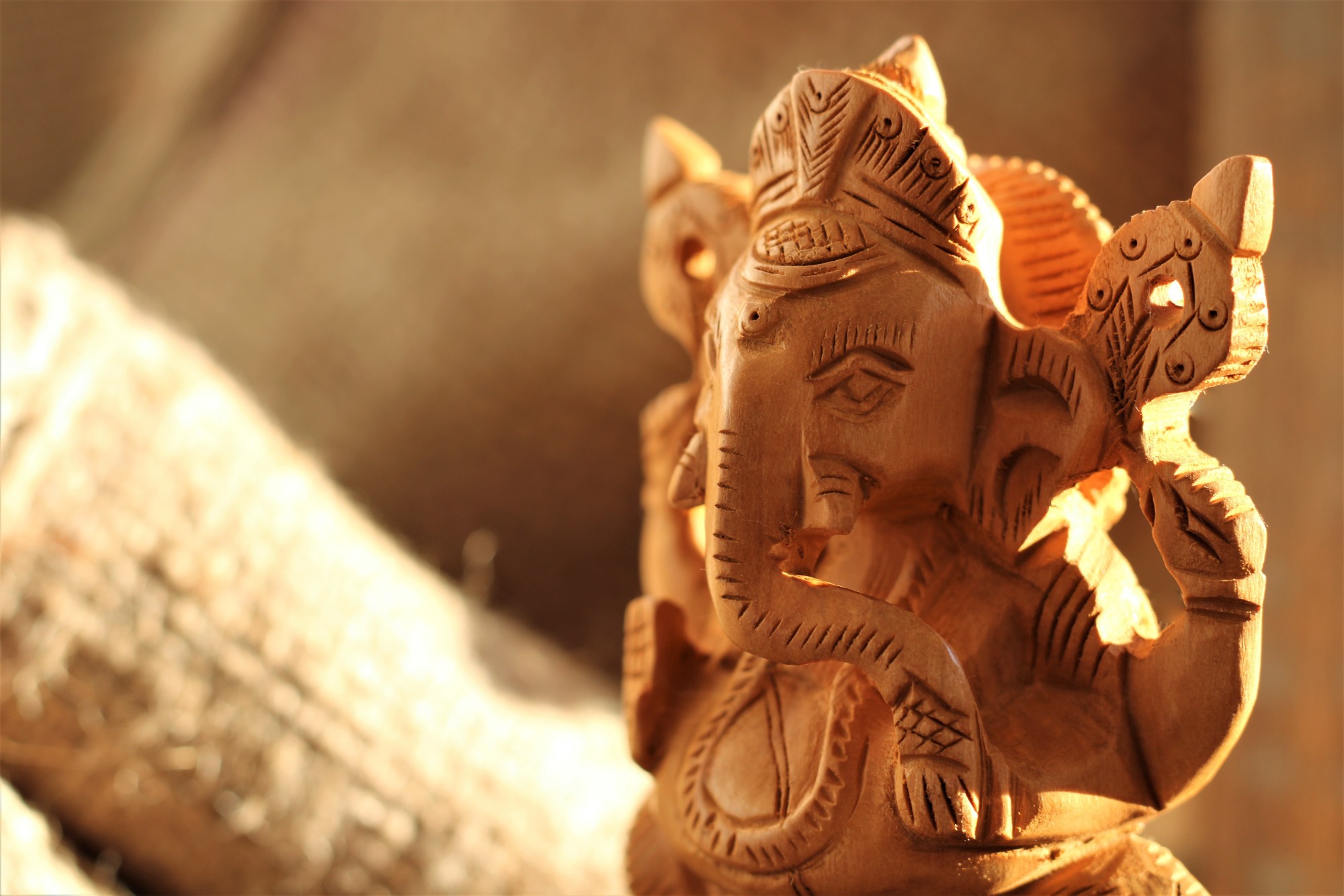 Figur 'Ganesha' aus Holz, natur, H 12,5 cm, B 7,5 cm, L 3,7 cm von fischer's lagerhaus