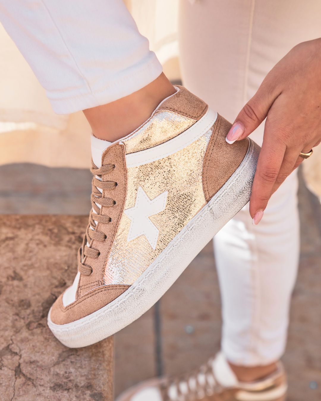 Basket femme dorée montante à lacets étoile - Prisca