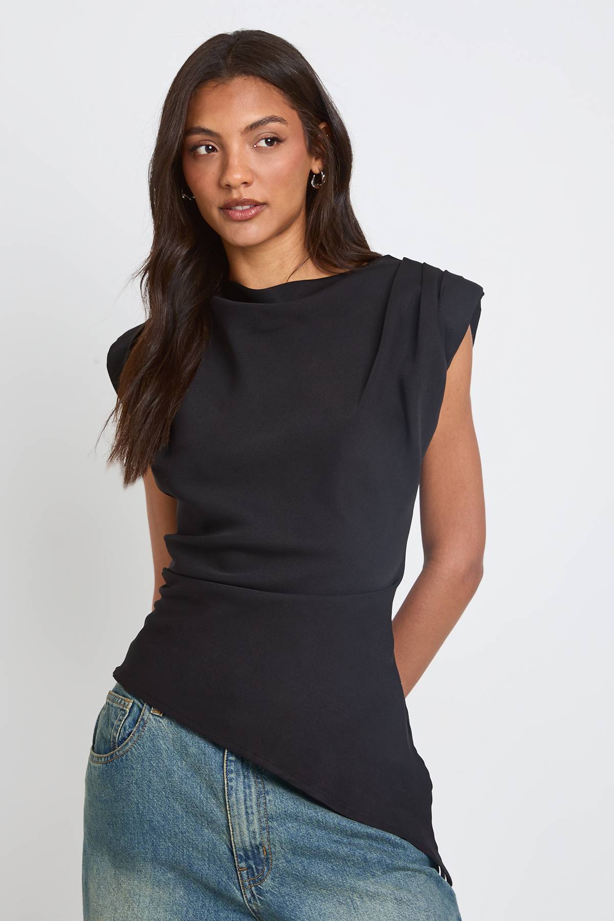 boohoo Blouse Asymétrique Haute Avec Épaulettes Froncées