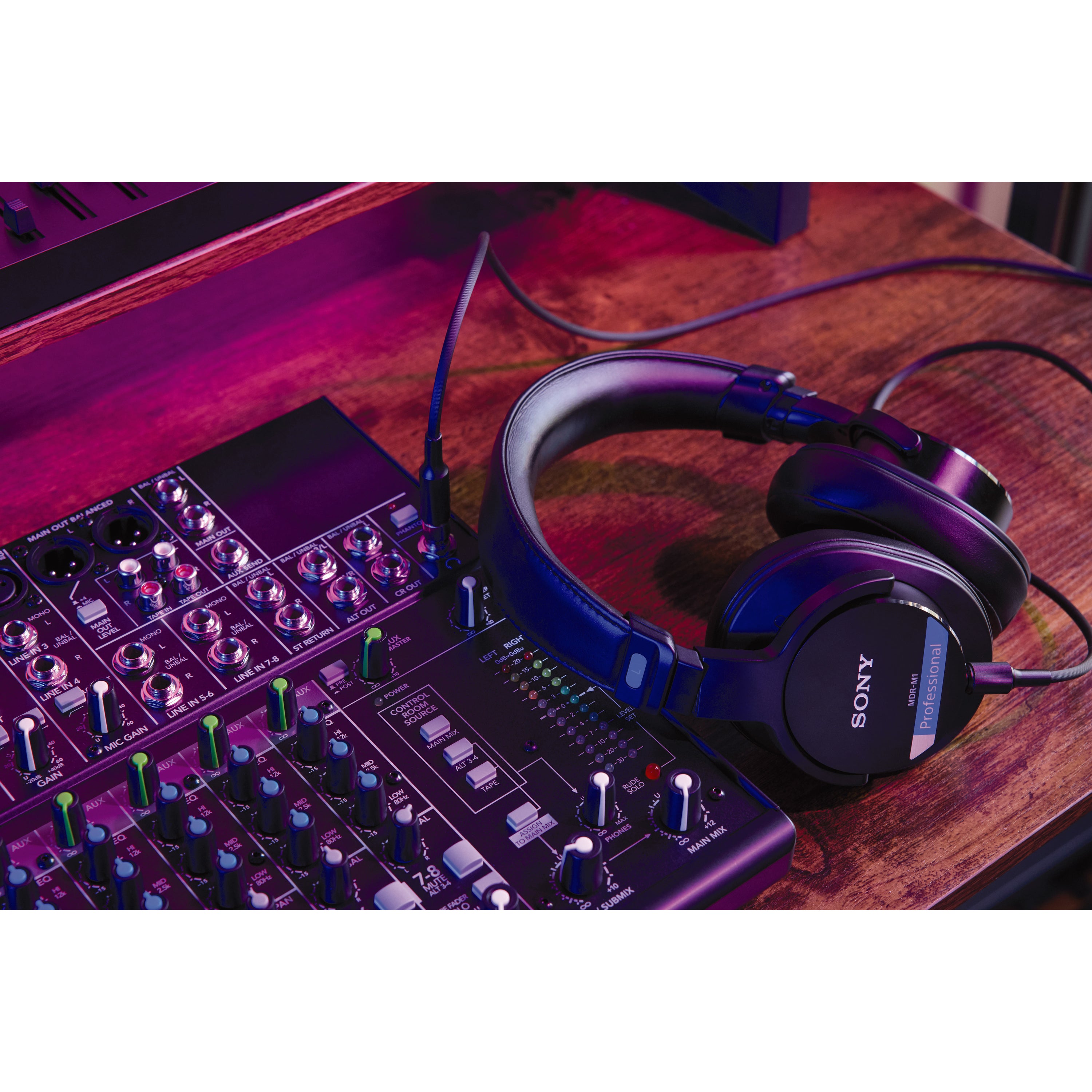 Sony MDR-M1 gesloten studio hoofdtelefoon