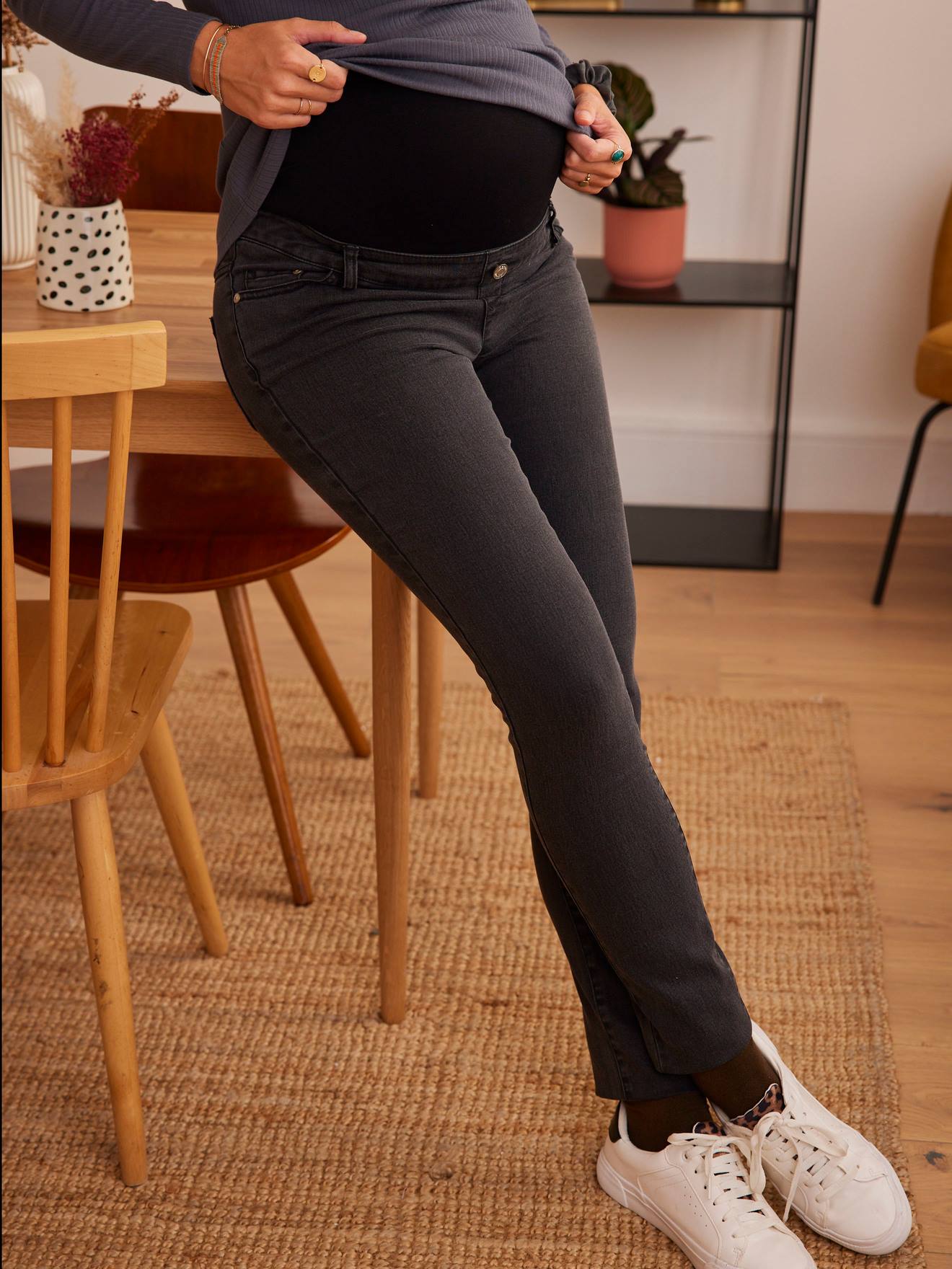 Calça jeans de gestante de corte reto, 82 cm de entrepernas, cinza escuro liso