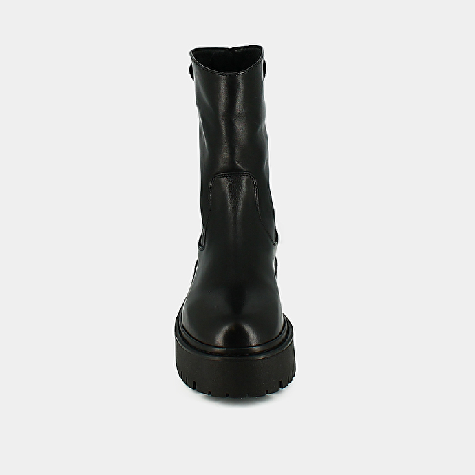 Boots à semelles crantées  en cuir noir