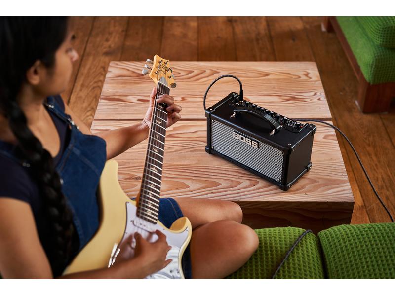 BOSS Combo Dual Cube LX Extrem vielseitiger Desktop-Verstärker mit professionellen Sounds und Effekten