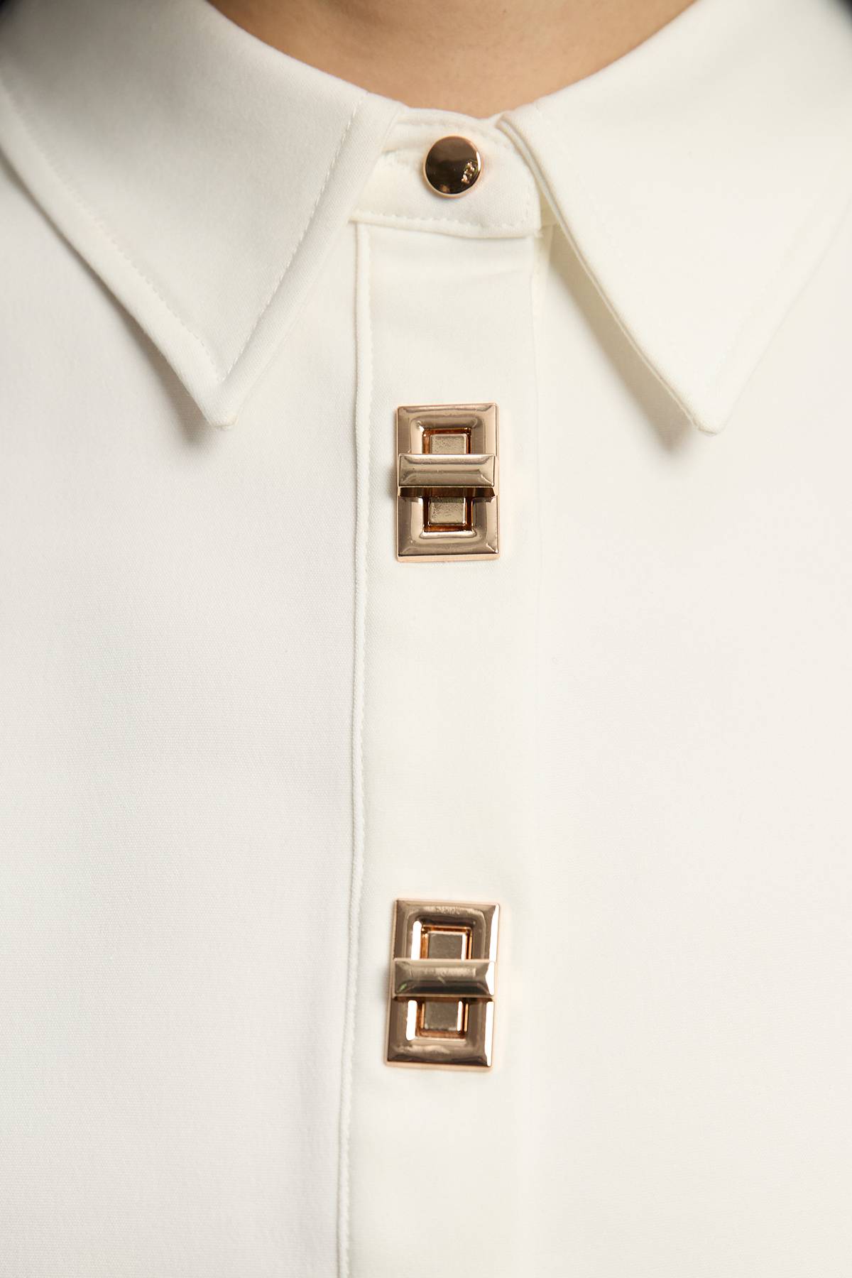 KarenMillen Robe-chemise courte en coton techno tissé avec fermoir en or