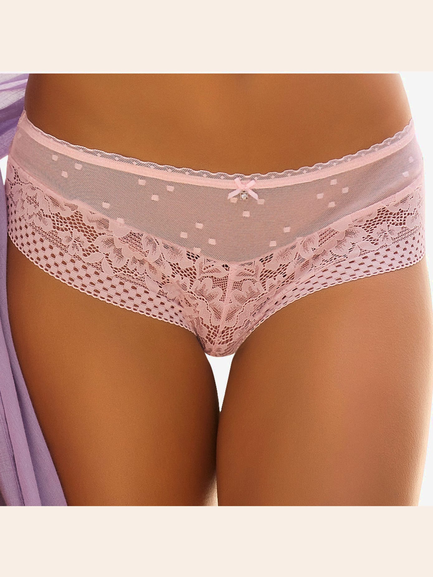 Tangas fantaisies au joli mélange de dentelle