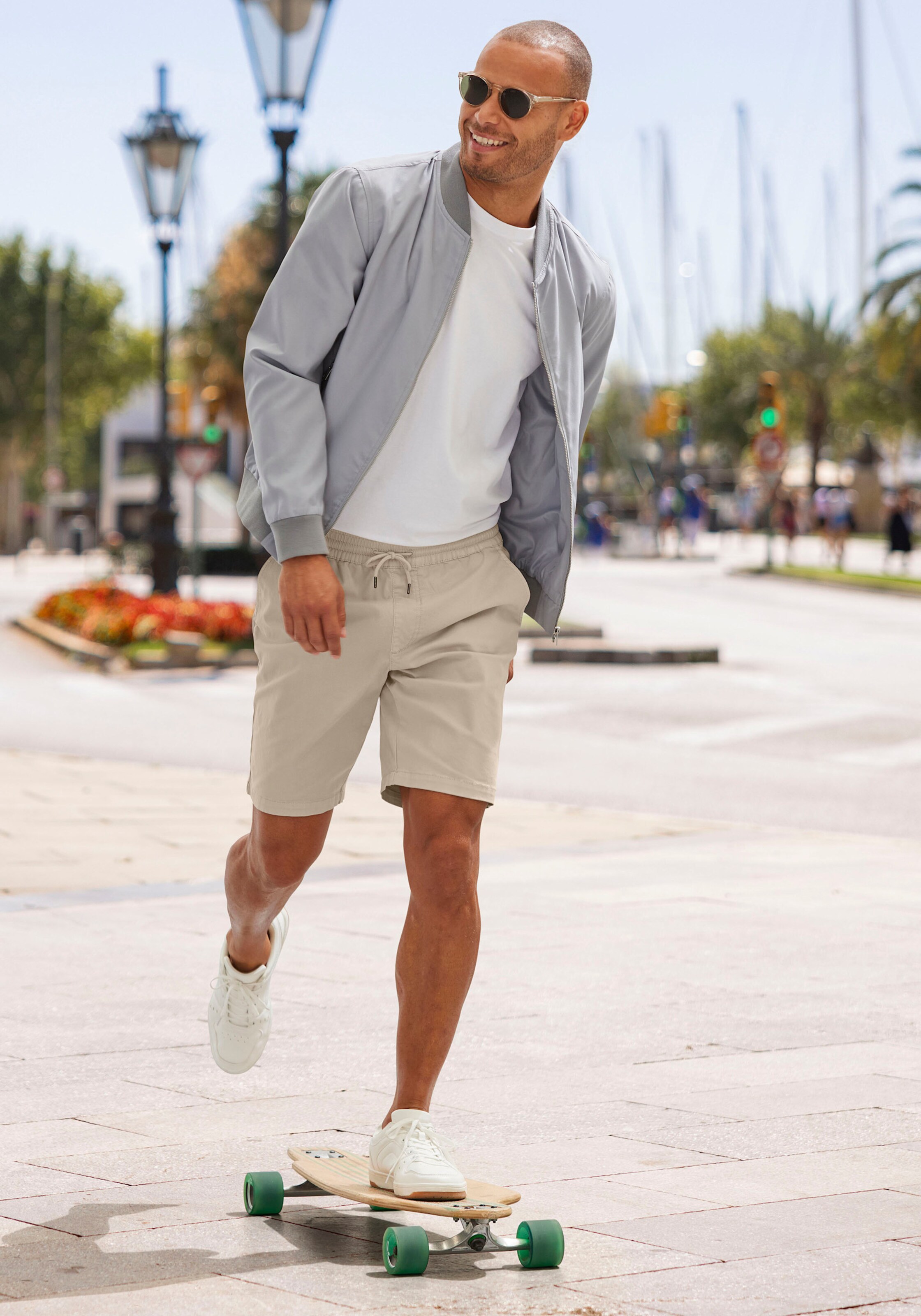 Shorts in beige