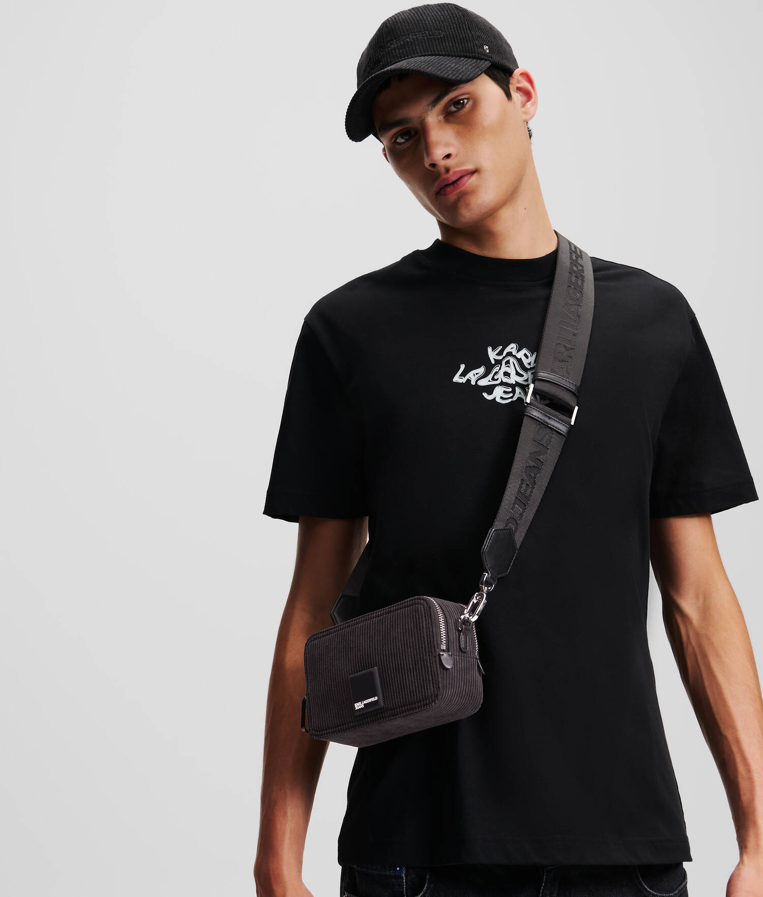 SAC CAMÉRA EN VELOURS CÔTELÉ AVEC LOGO KLJ ENCADRÉ
