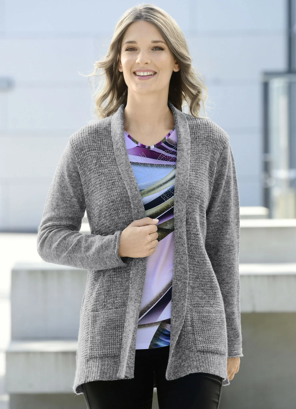 Strickjacke mit Reiskornstruktur