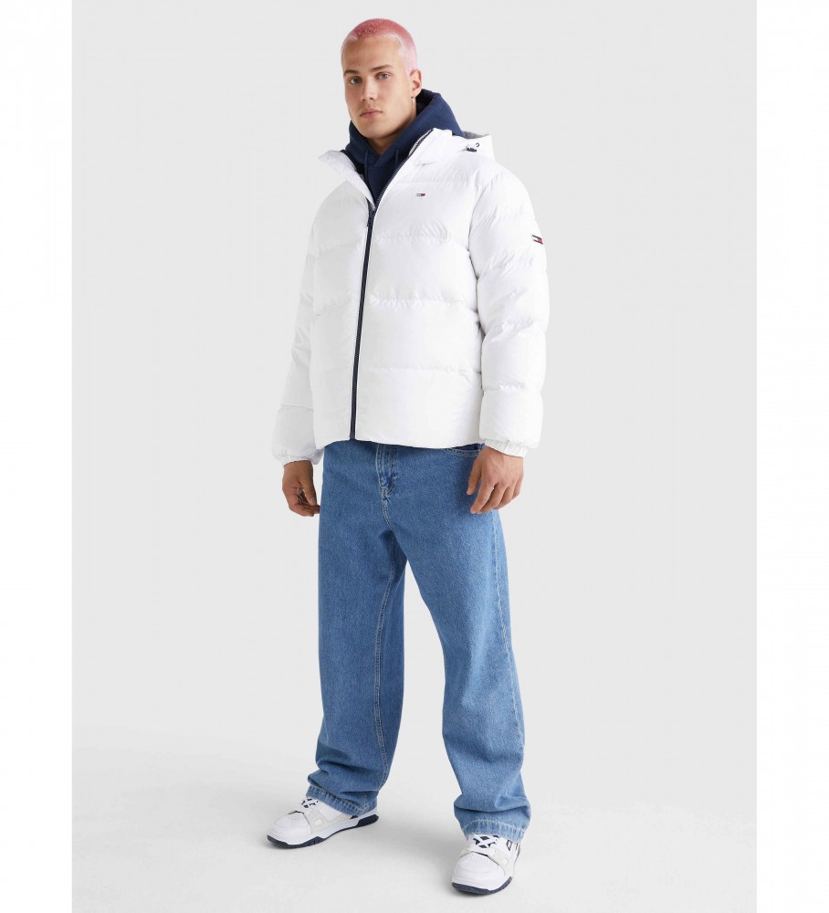 Jaqueta Tommy Jeans de plumas recicladas com capuz, branca
