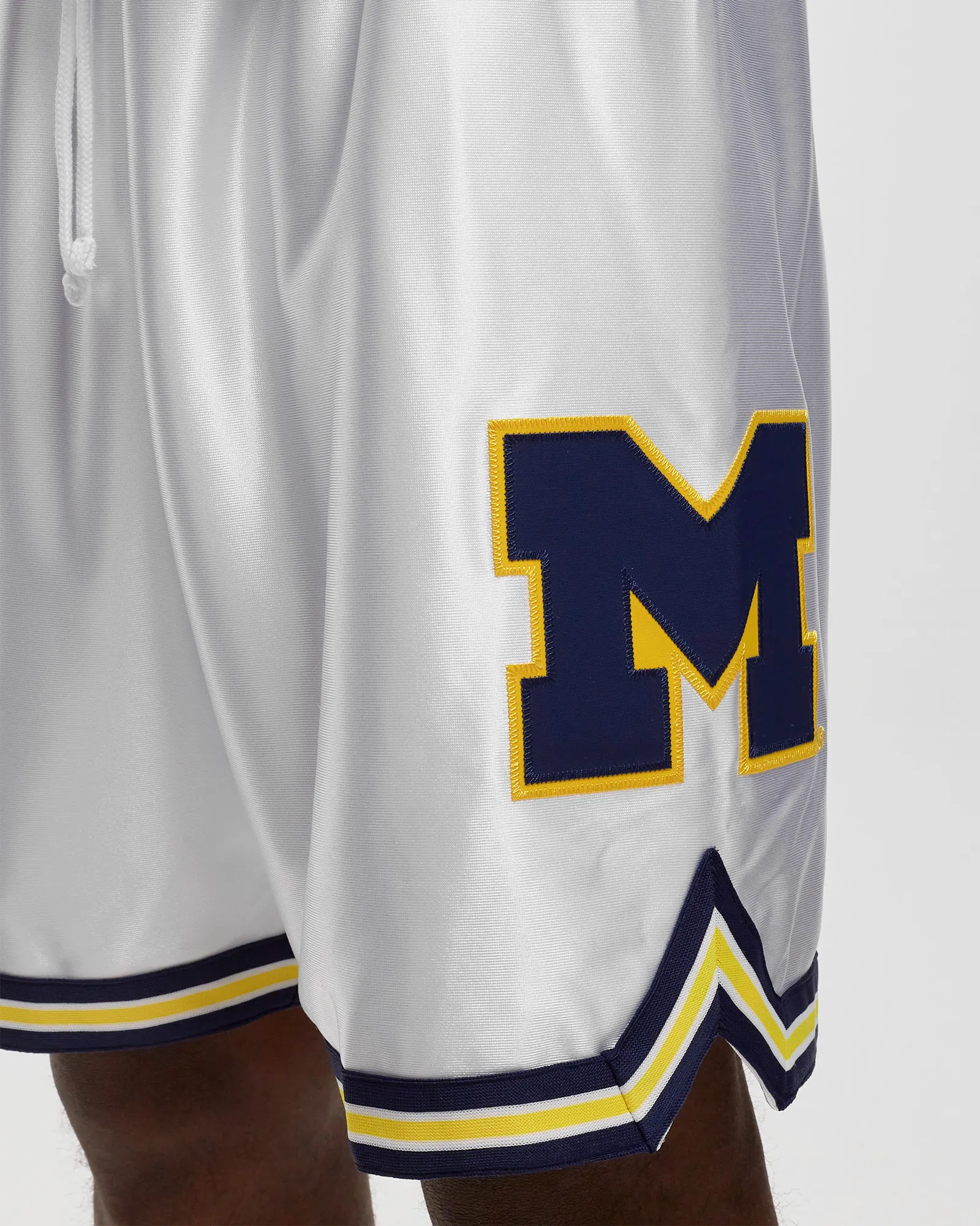 Shorts autênticos da NBA da Mitchell & Ness, Universidade de Michigan, 1991