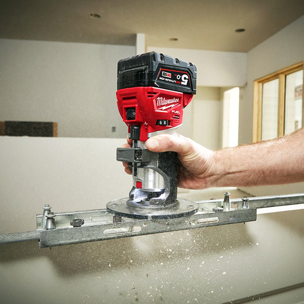 MILWAUKEE 18V FUEL™ Aparador de Revestimento Laminado M18FTR-0