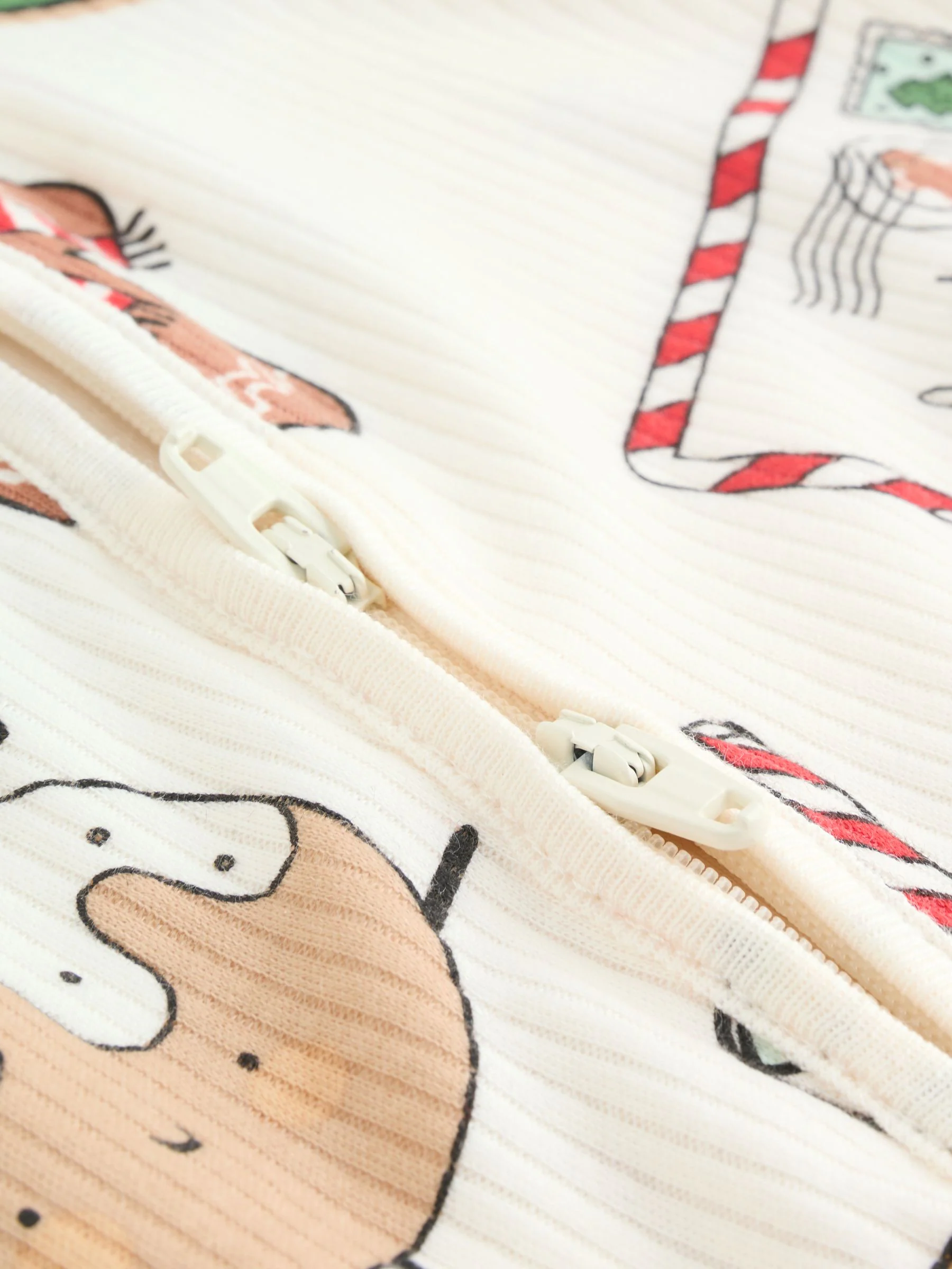 Multi - Kerstbabypyjama met figuurtjes (0mnd-3jr)
