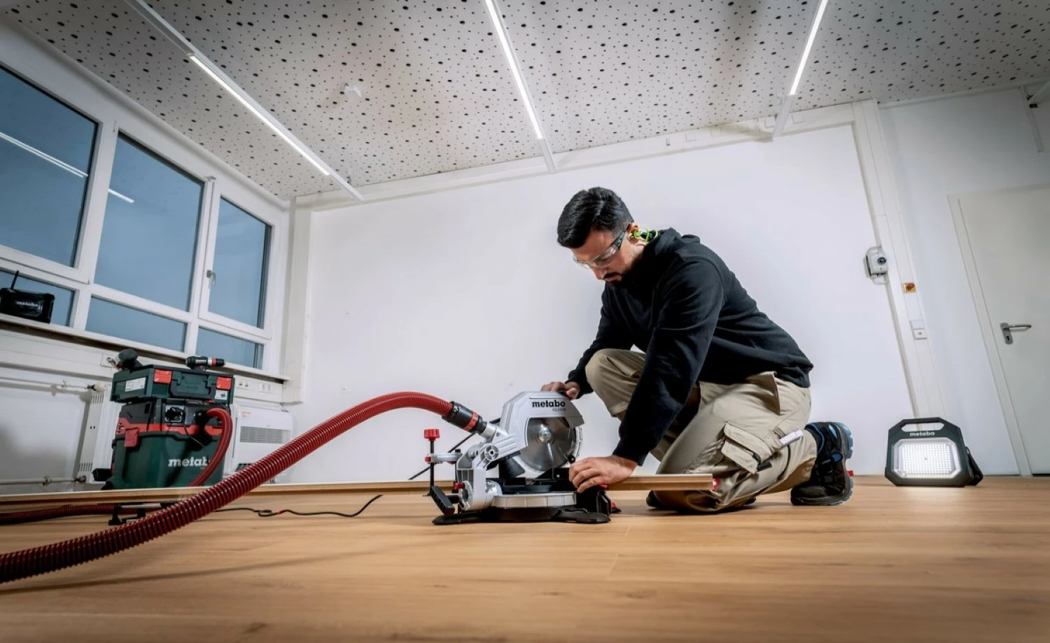 Metabo KGS 216 M Afkortzaag - 1500W - 216 x 30mm - Quick hendel - met onderstel KSU 251