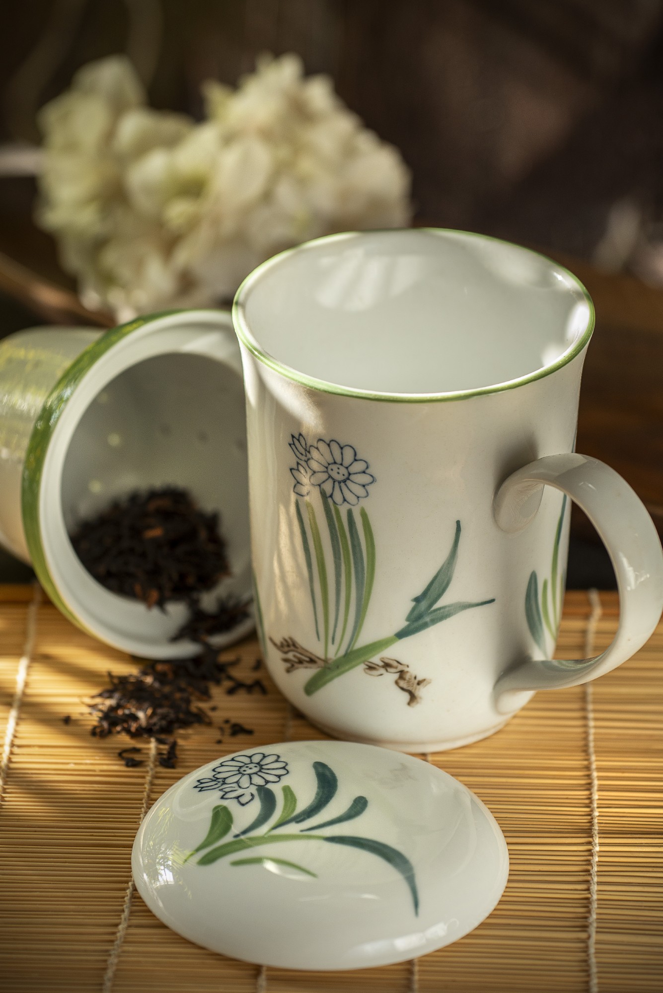 Teetasse 'Blossom' mit Teesieb, weiß/grün, H 13,5 cm, Ø 8,5 cm zu 12,80