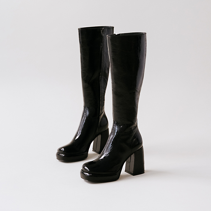 Bottes à talons et plateformes  en cuir brillant noir