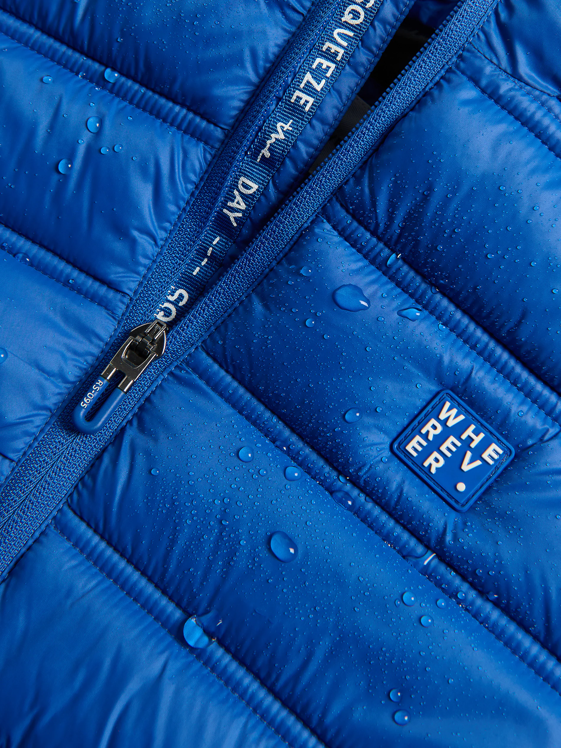 Bunte Jacke mit Kapuze