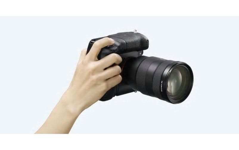 Akkugriff VG-C4EM<br>Doppelte Akkulaufzeit mit dem ergonomischem Griff