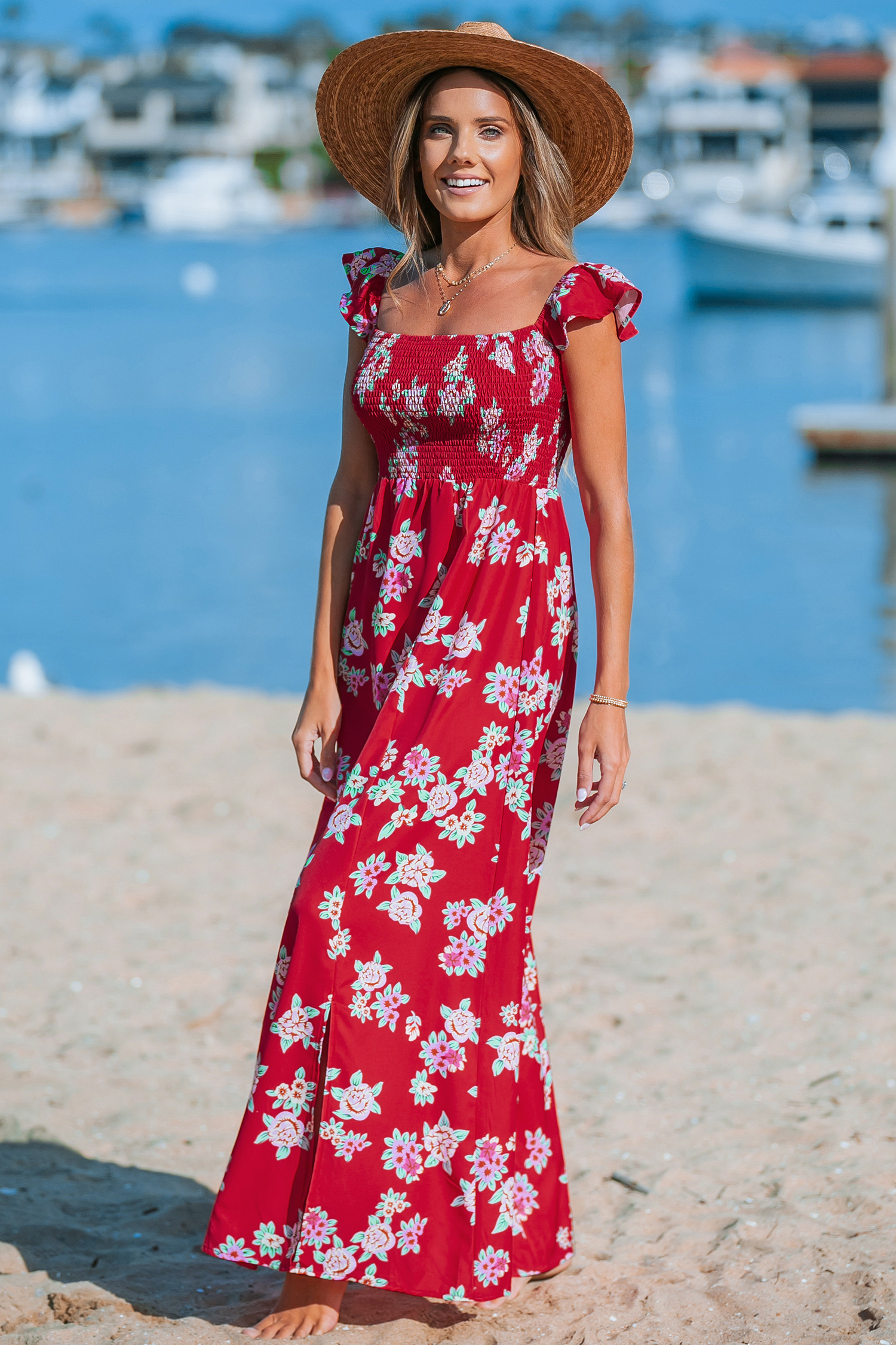 Robe maxi avec épaule dénudée et manches à volants à fleur rouge