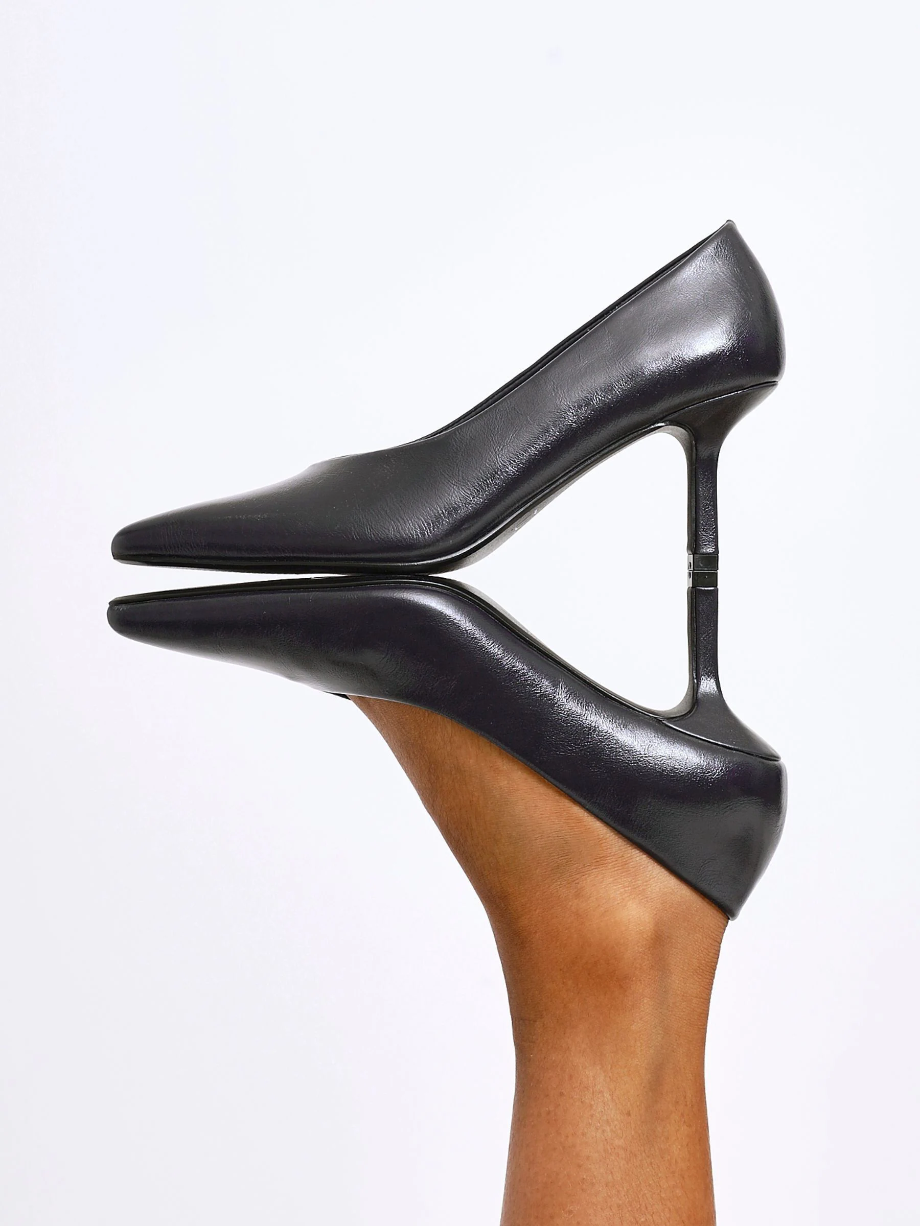 Blauw - Linzi Bellamy V-Shaped Closed Toe Court Heels