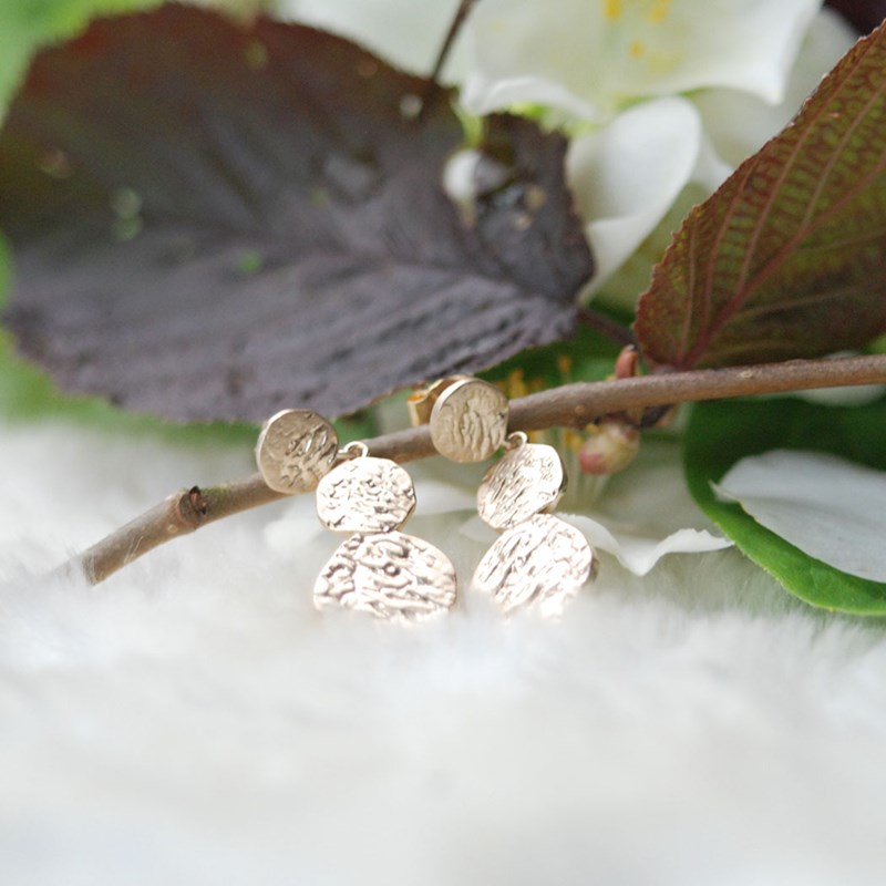 Boucles d'oreilles pendantes et martelées JADE - Bijoux Privés Discovery