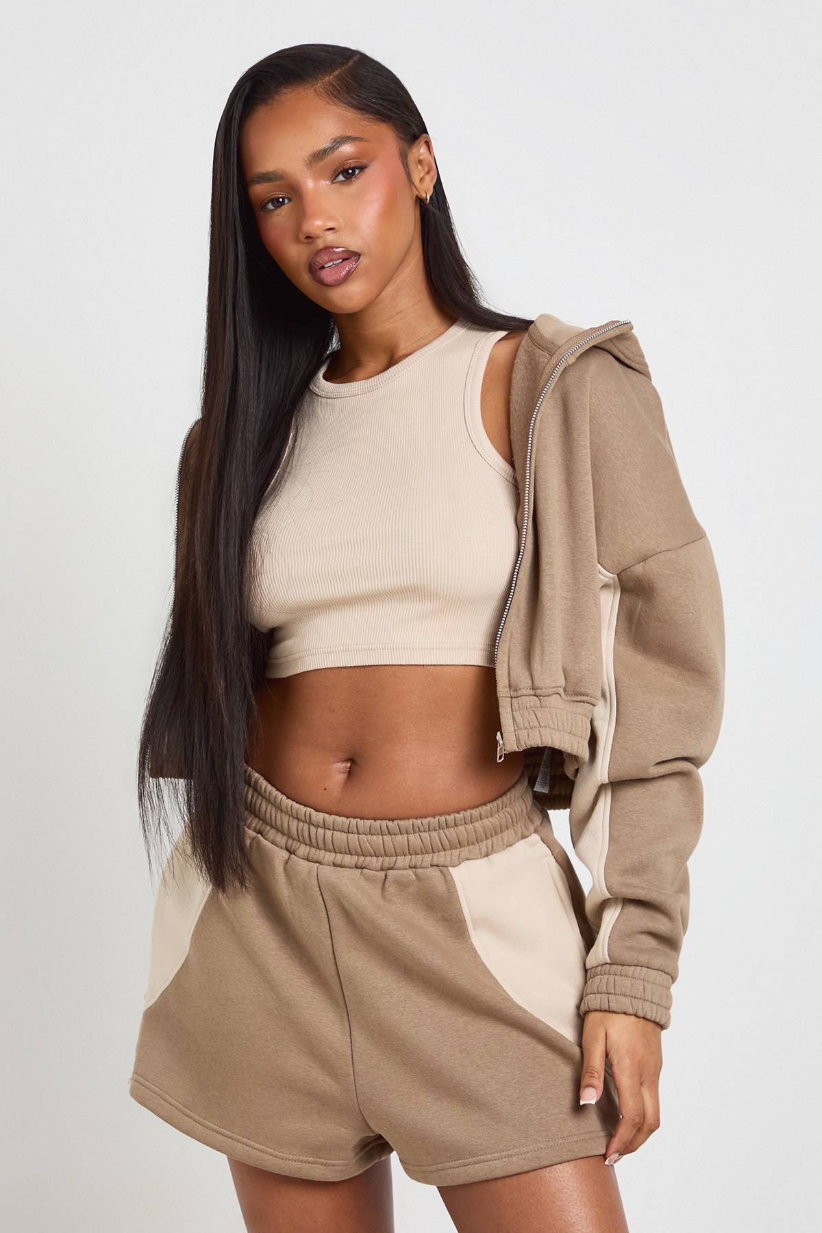 boohoo Ensemble De Survêtement Court À Casynthétiqueche Zippé Avec Panneaux Contrastés