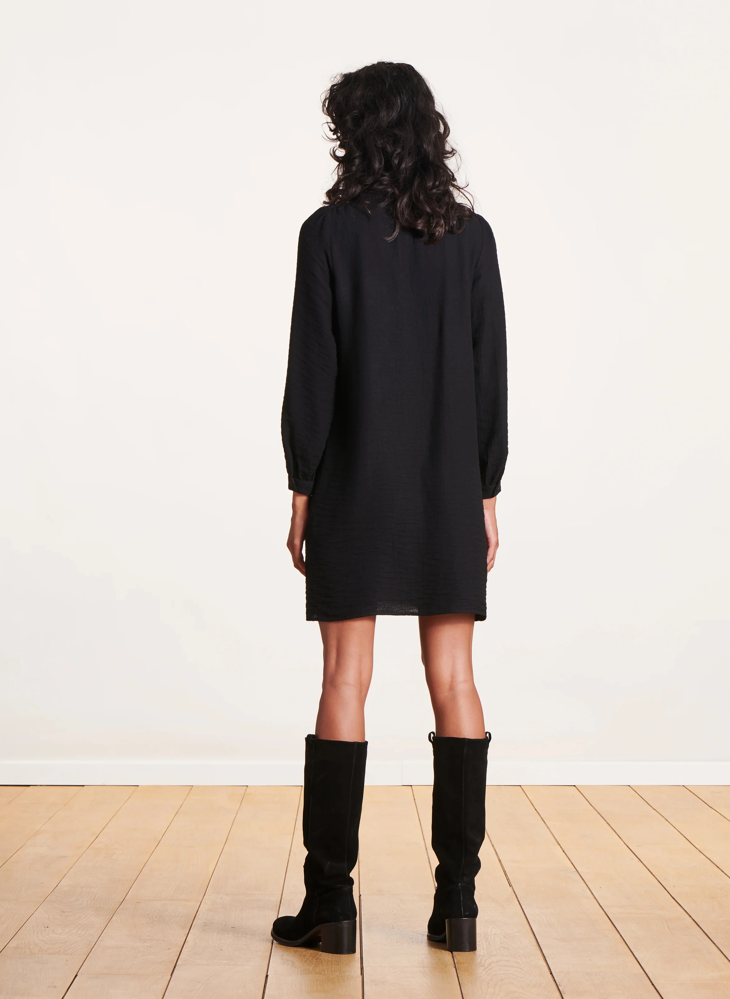 Robe courte col tunisien| Noir