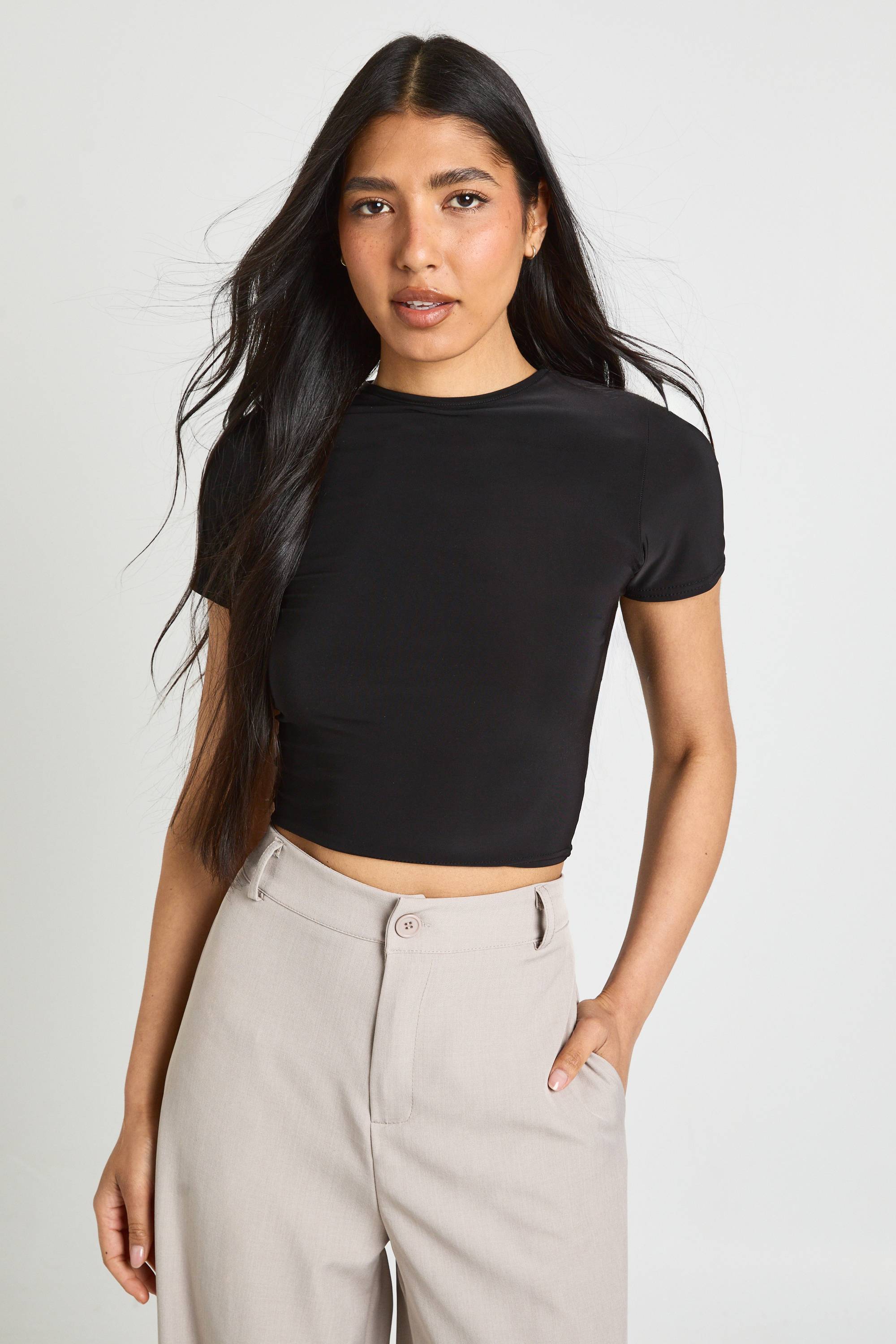 boohoo Haut Court Basique En Tissu Slinky À Manches Courtes Pour Grandes Tailles