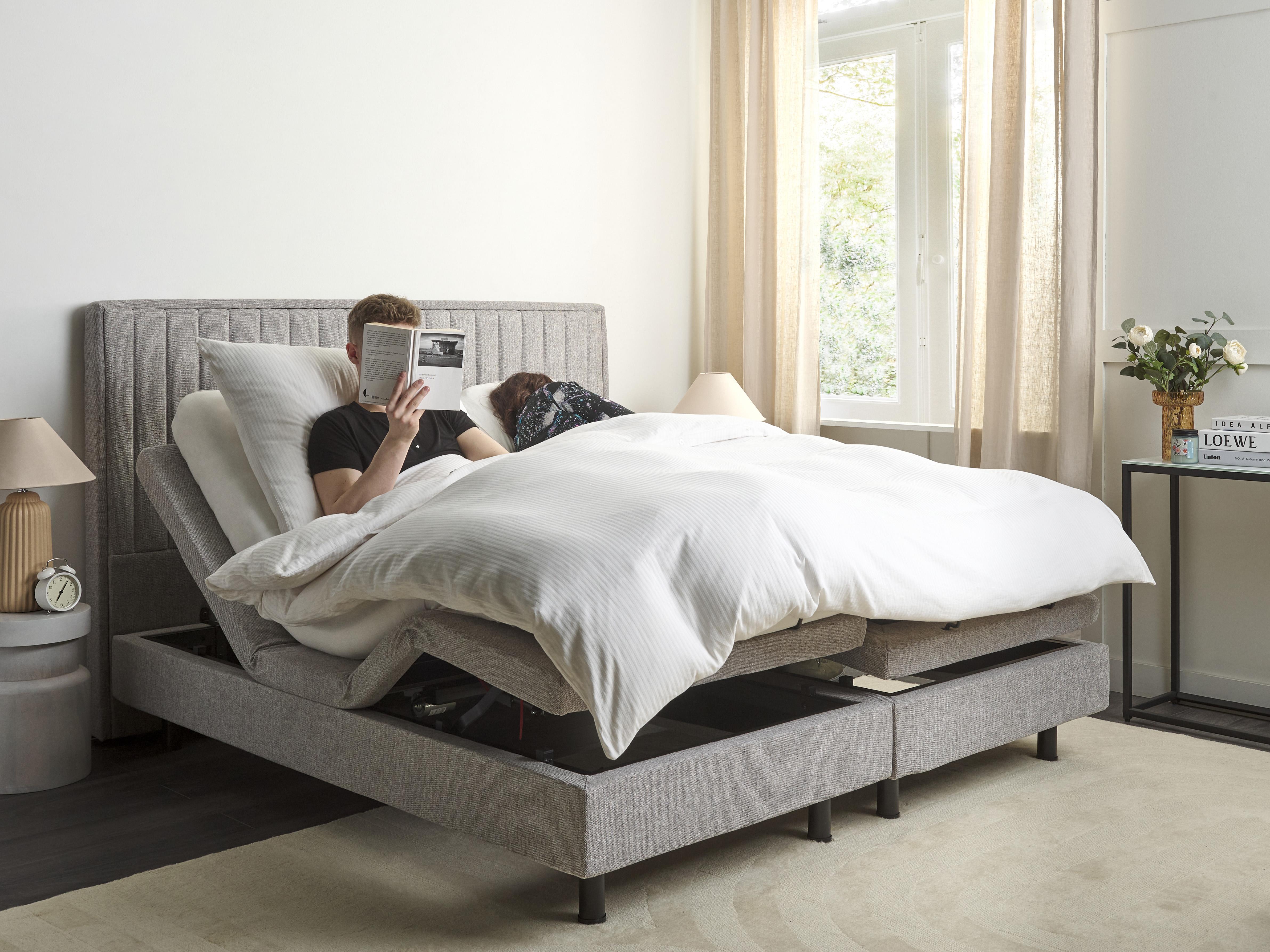 Verstelbaar bed Stof CASTELLAN 180 x 200 cm Lichtgrijs