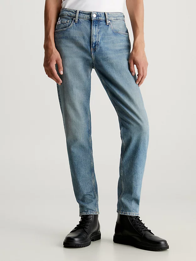 Calça jeans afunilada