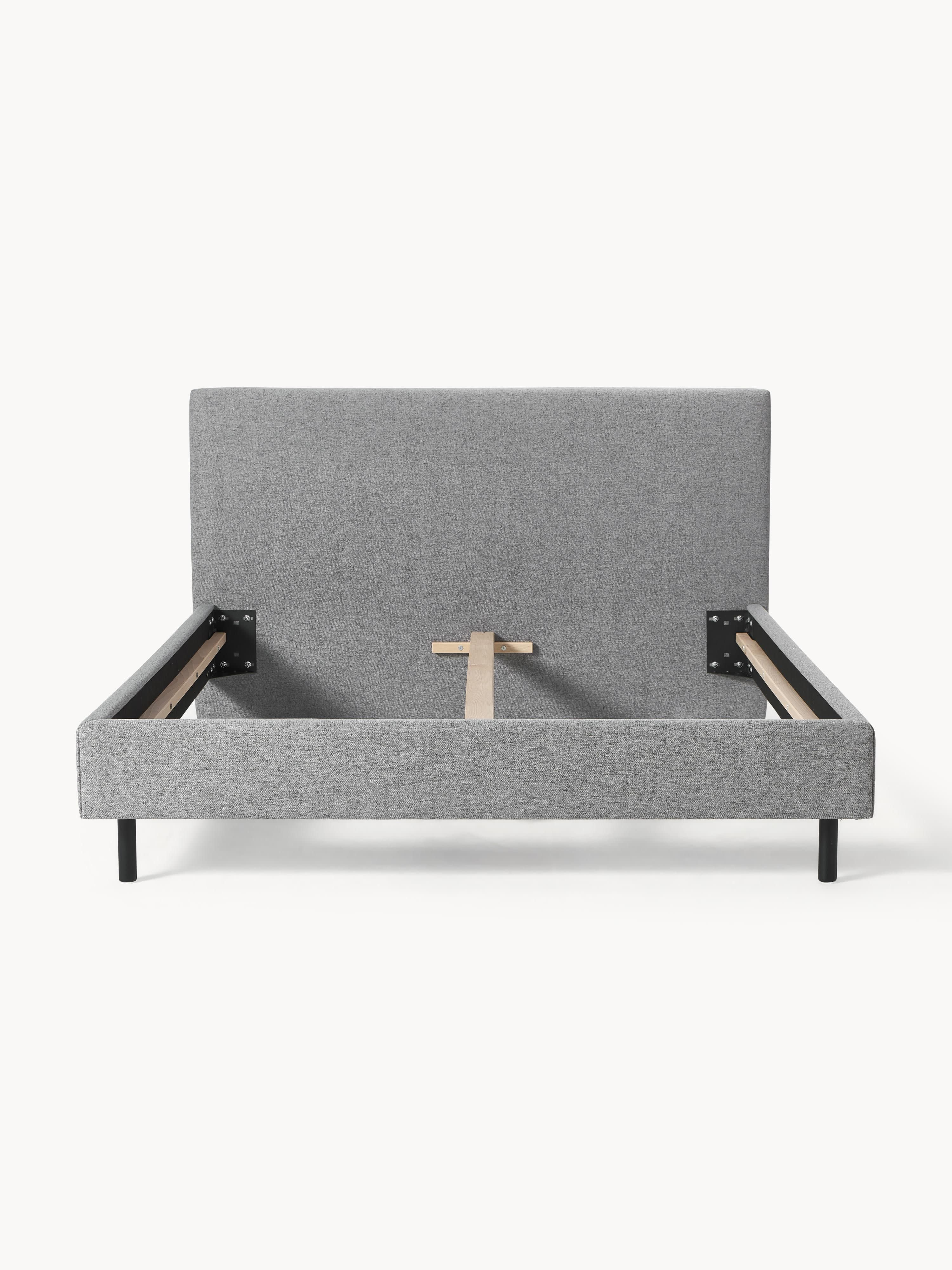 Gestoffeerd bed Giulia met houten poten