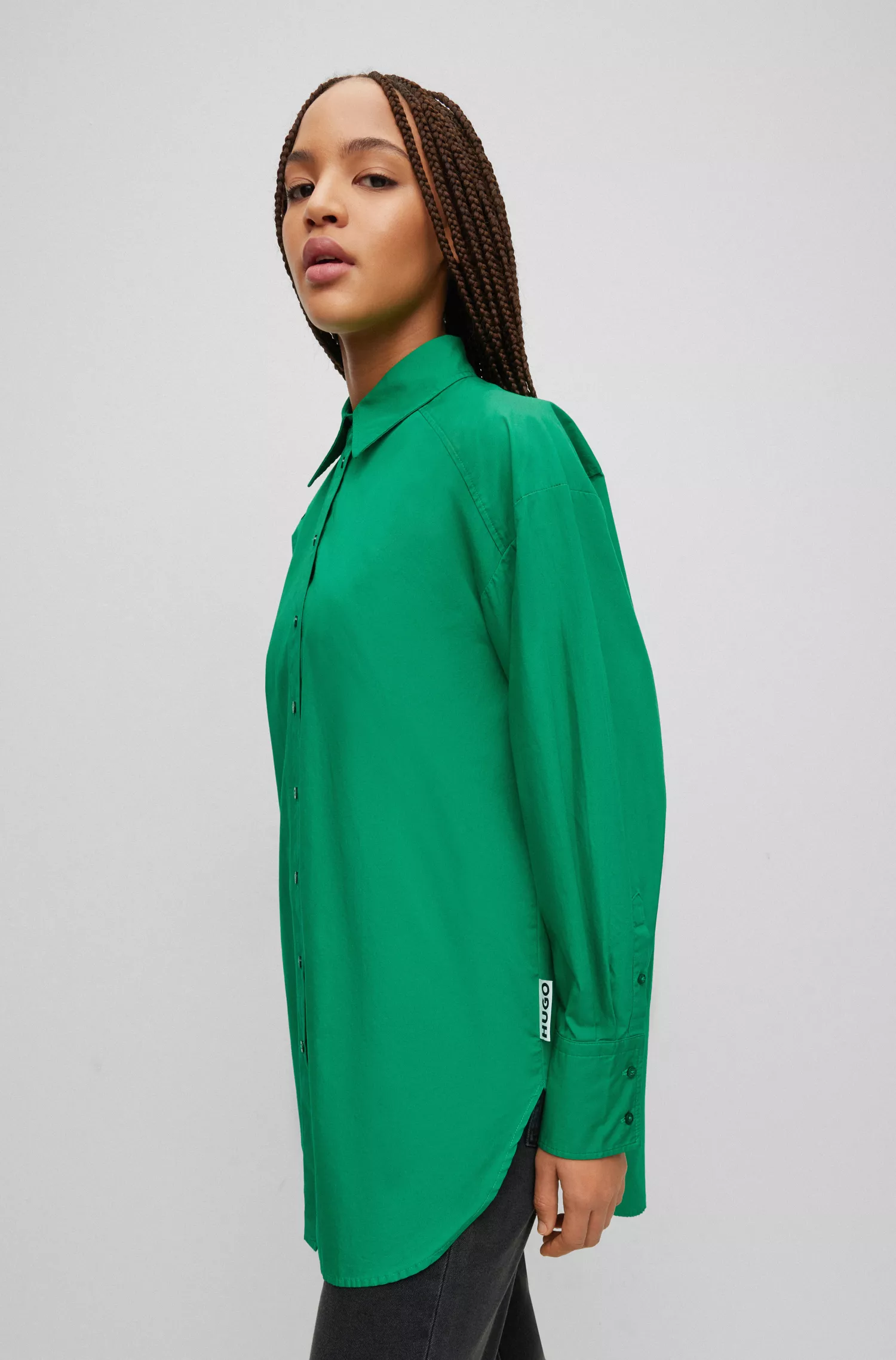 Blusa HUGO vermelha, modelagem oversized, em algodão orgânico.