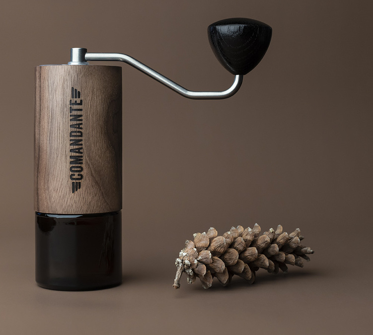 Moulin à café COMANDANTE C40 MK4 Nitro Blade Virginia Walnut