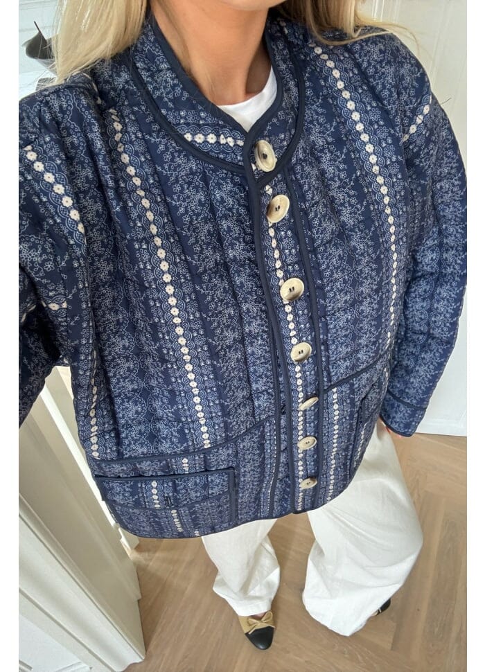 BYIC Emmyic Quilted Jacket nfp navy flower print