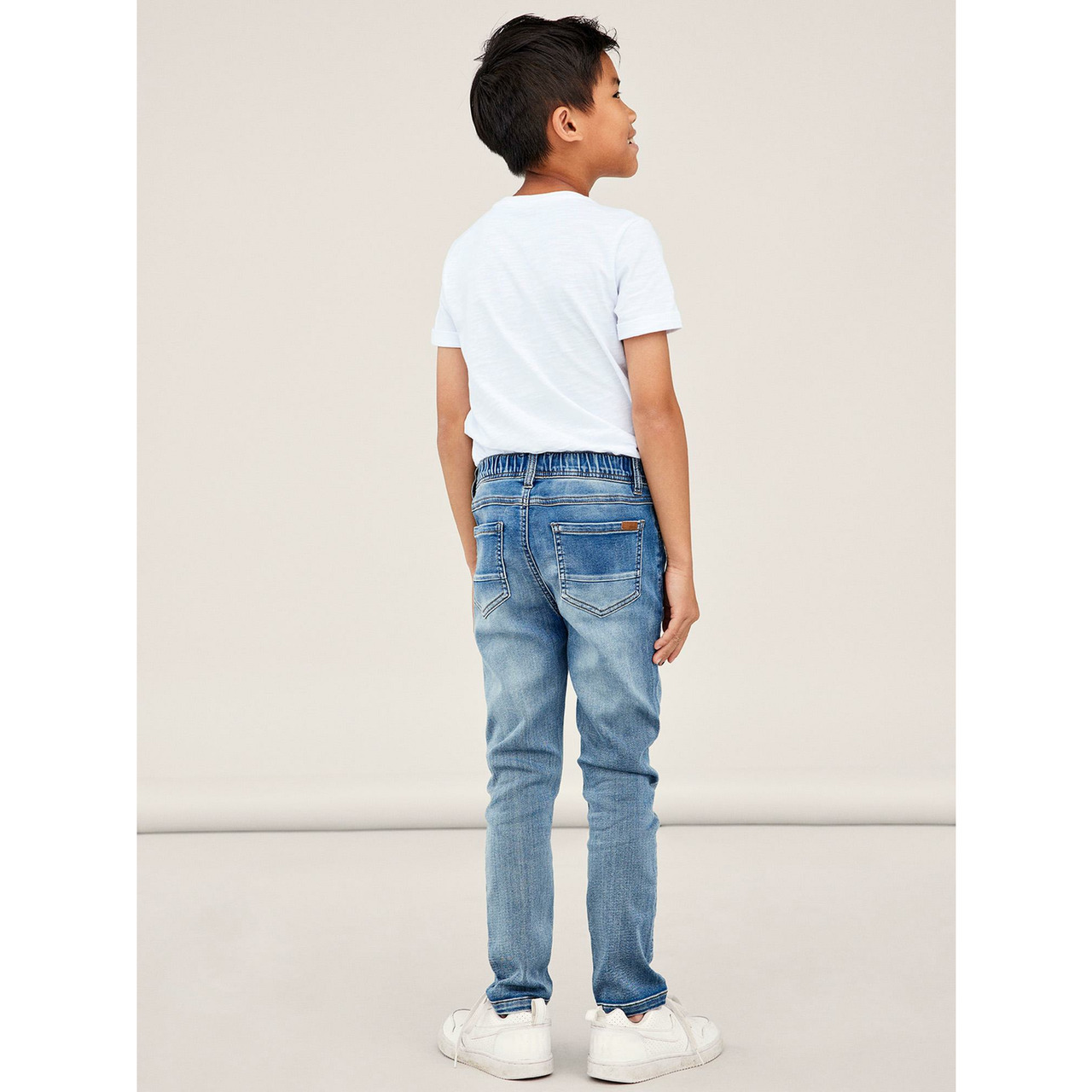 name it NKMROBIN DNMTHAYER SWE JOGGER