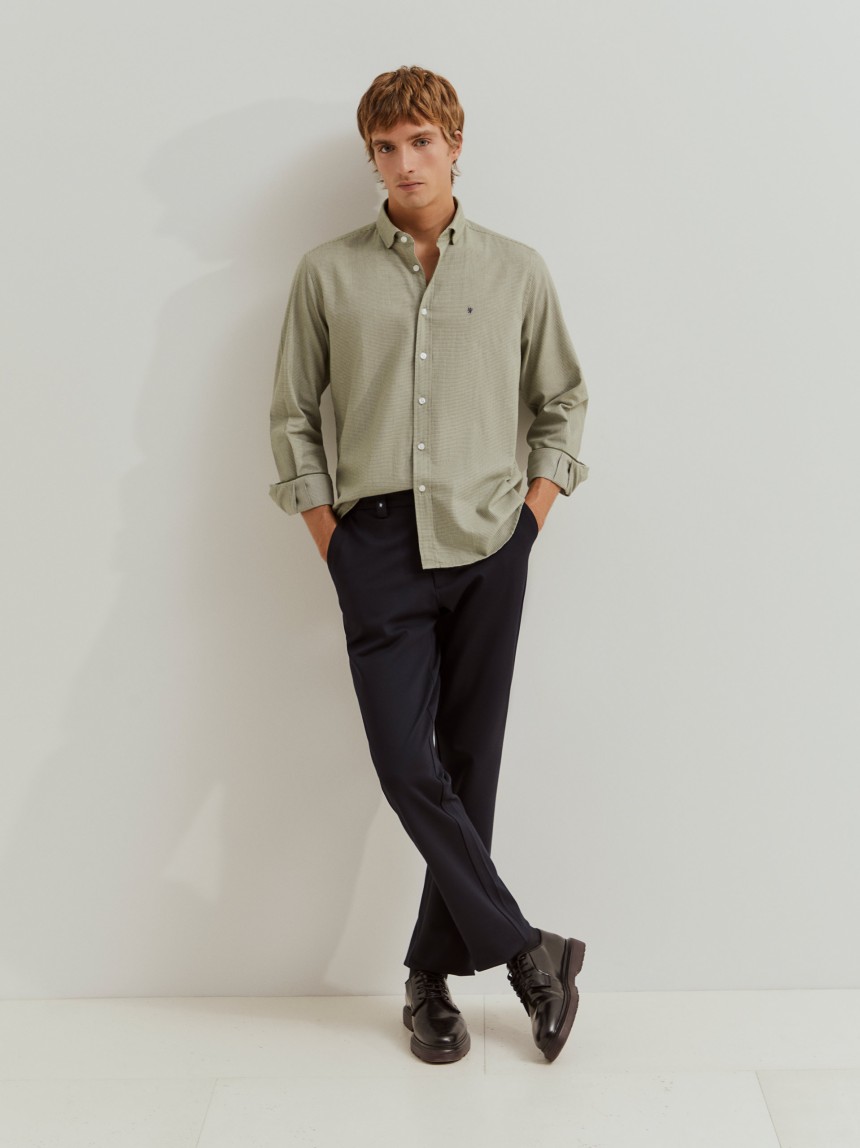 Camisa slim fit micropadrão