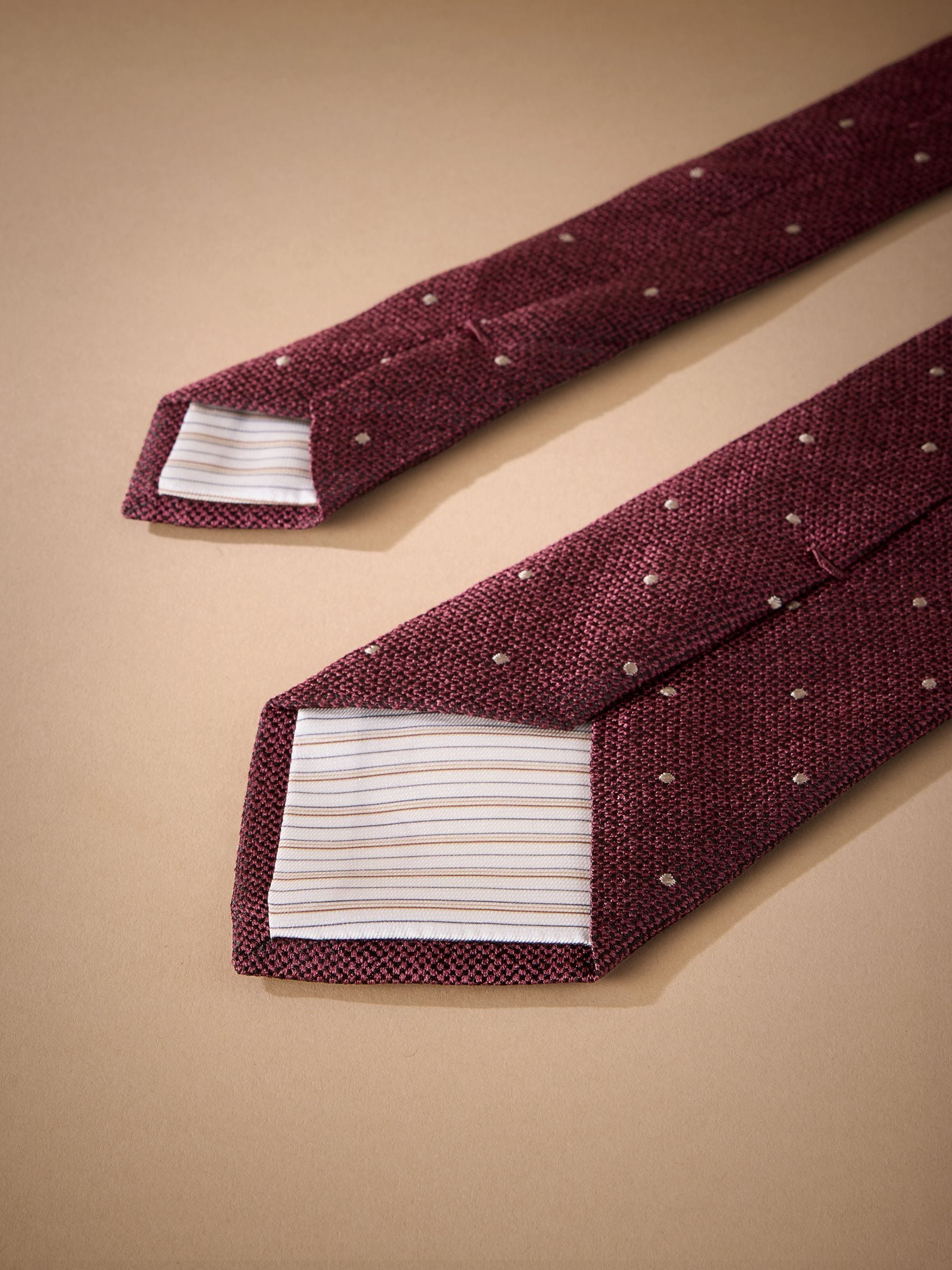 Bordeauxrood - Das van Italiaanse zijde met design