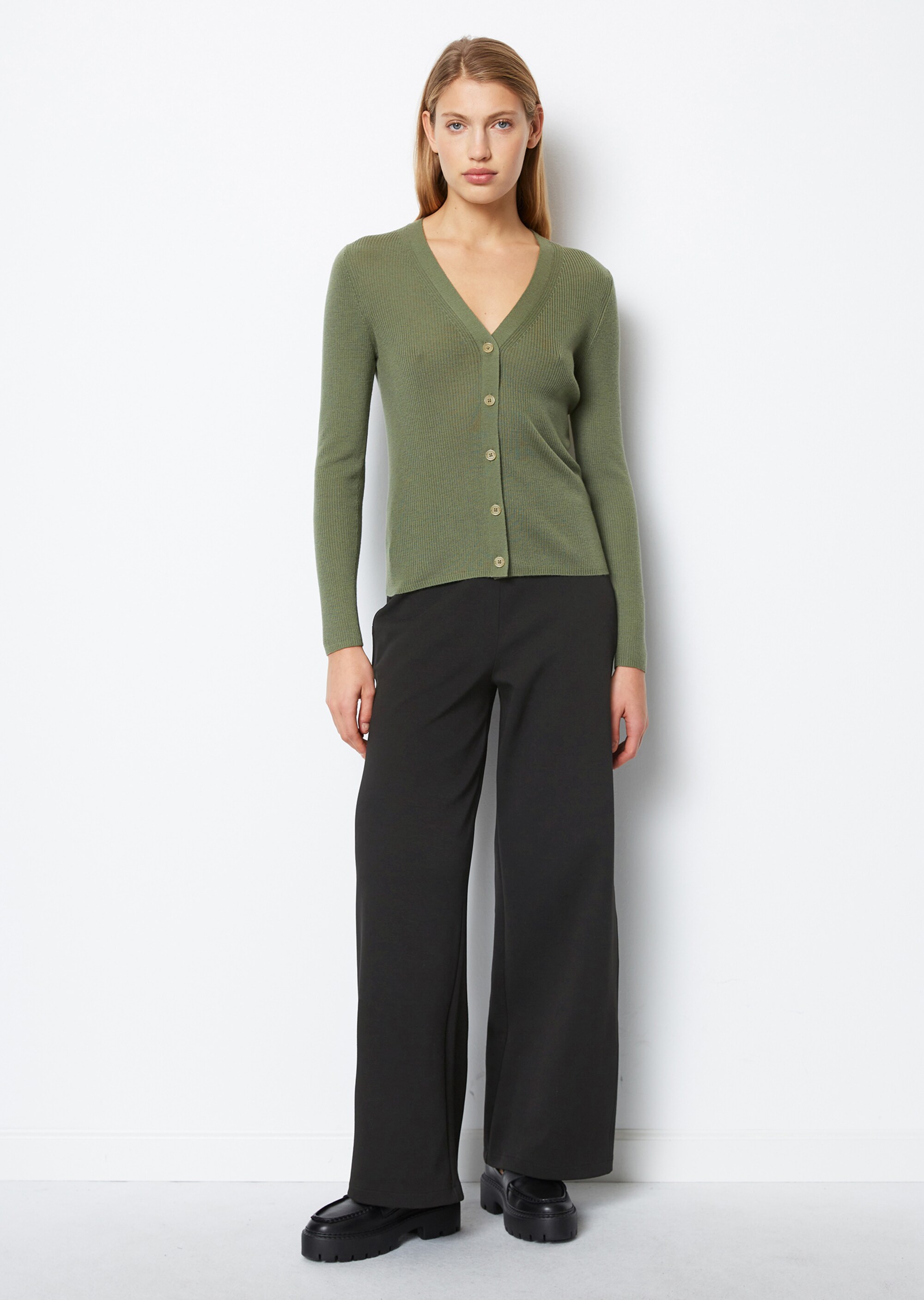 V-Neck-Cardigan slimaus softer Merinowolle