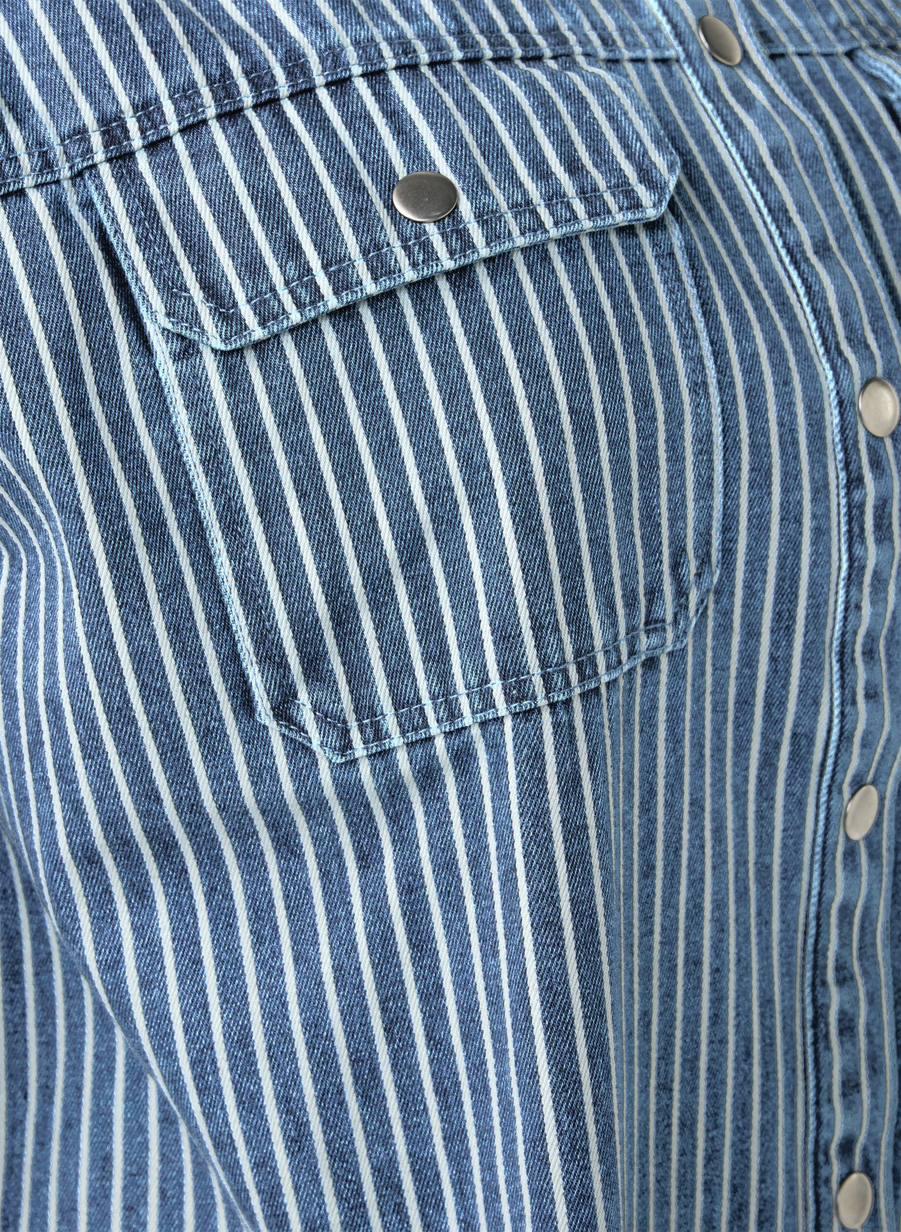 Stribet denimskjorte med brystlommer