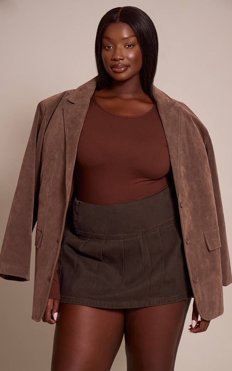 Dark Chocolate Jupe Courte Plissée En Denim Fluide Grande Taille