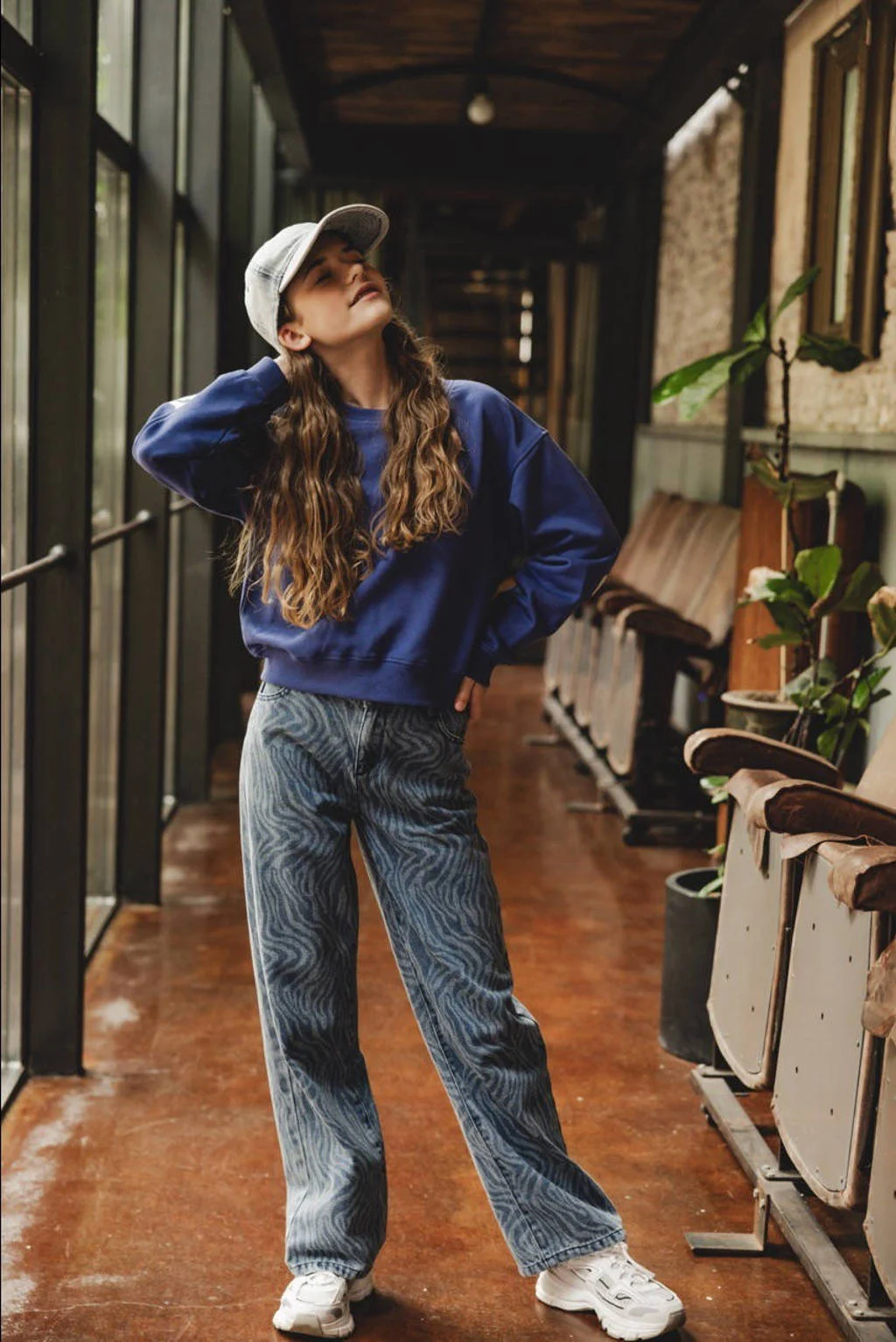LOOXS loose fit jeans met all over print royal blue