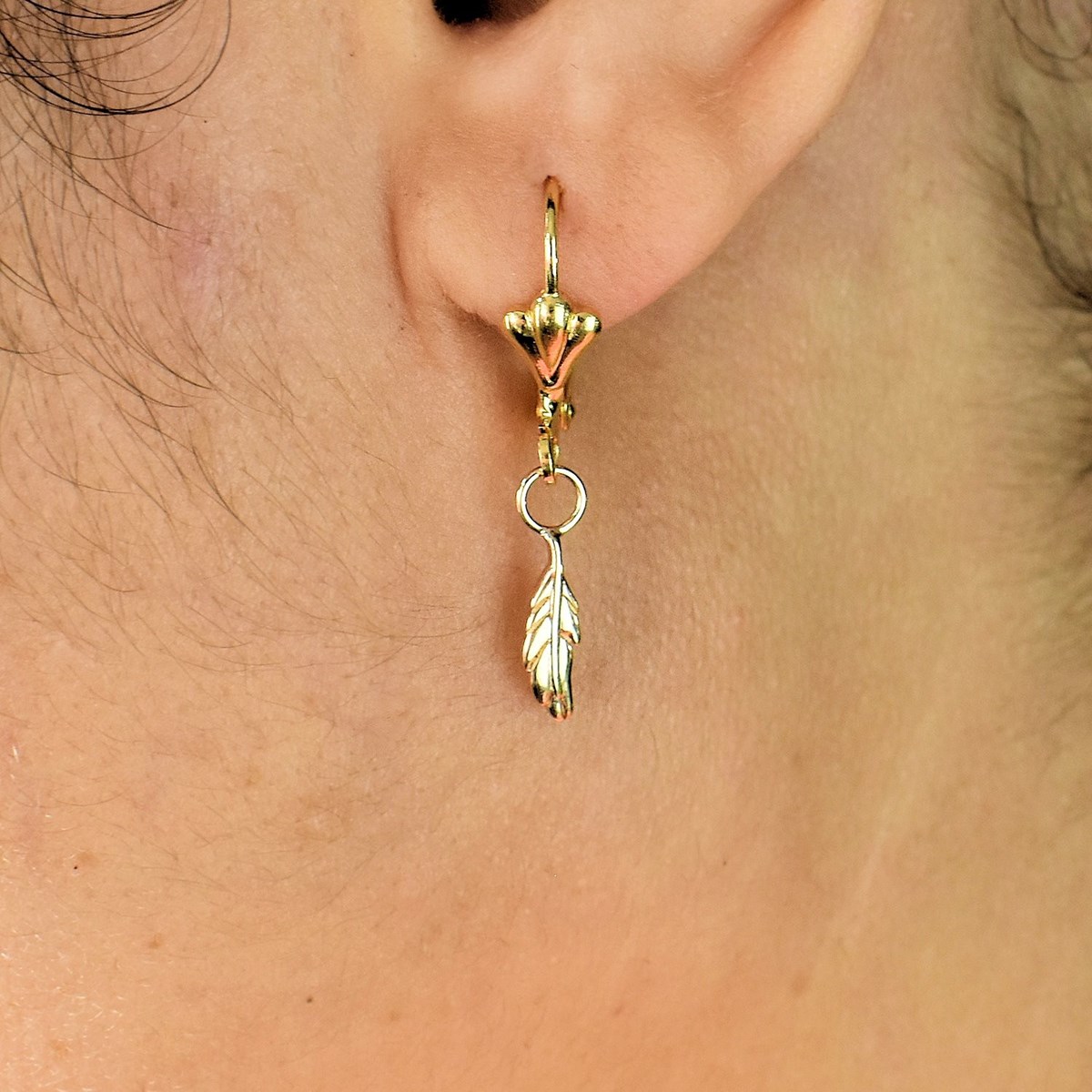 Boucles d'oreilles dormeuses plume pendante Plaqué or 750 3 microns